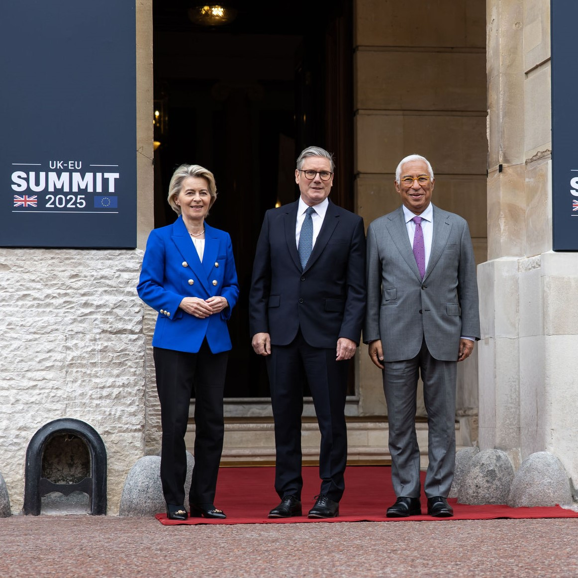 Ursula von der Leyen và Thủ tướng Anh Keir Starmer tại Hội nghị Thượng đỉnh Anh - EU 2025, ngày 19/5. Ảnh: X/vonderleyen