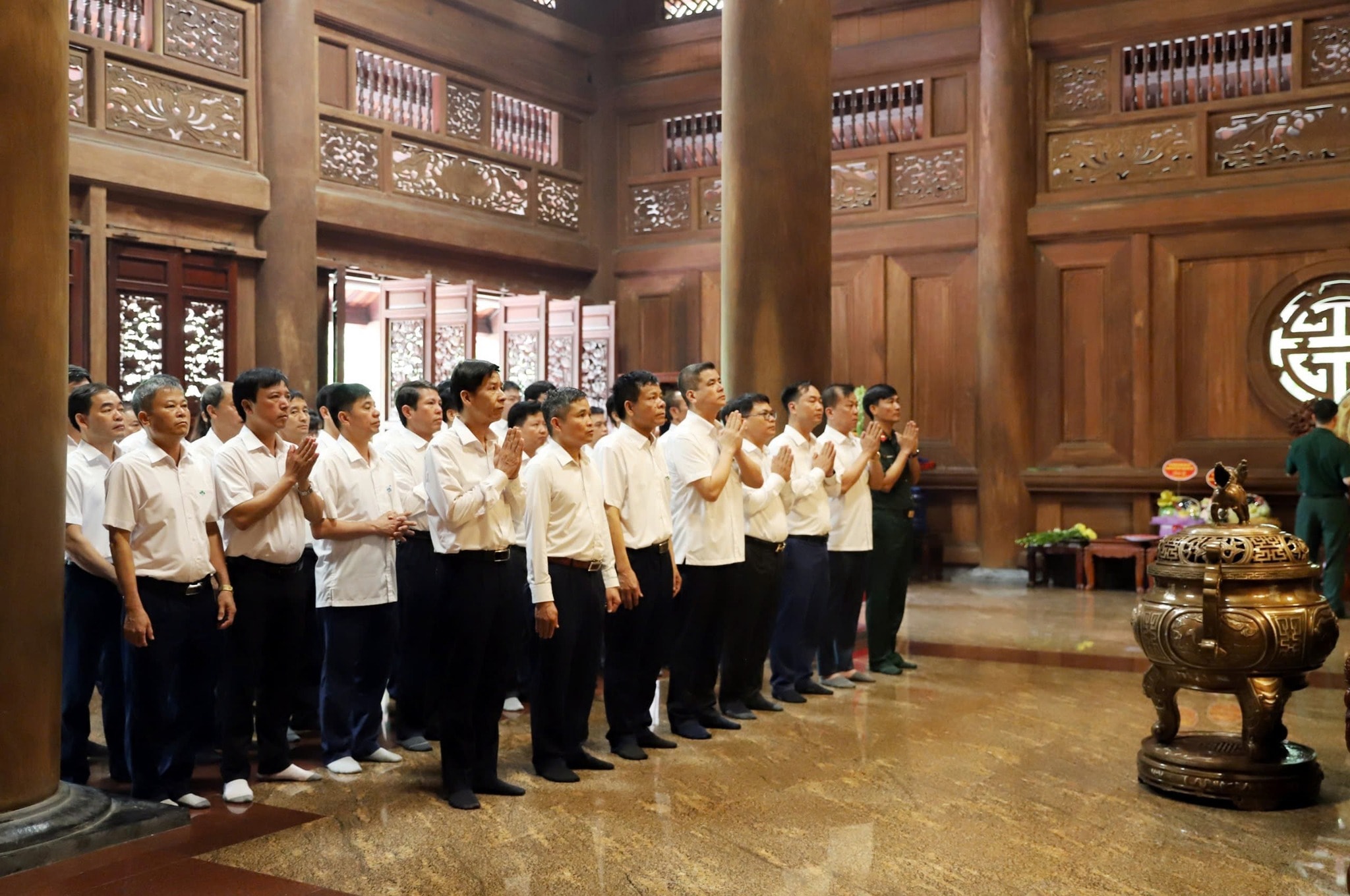 Tại Nhà tưởng ni