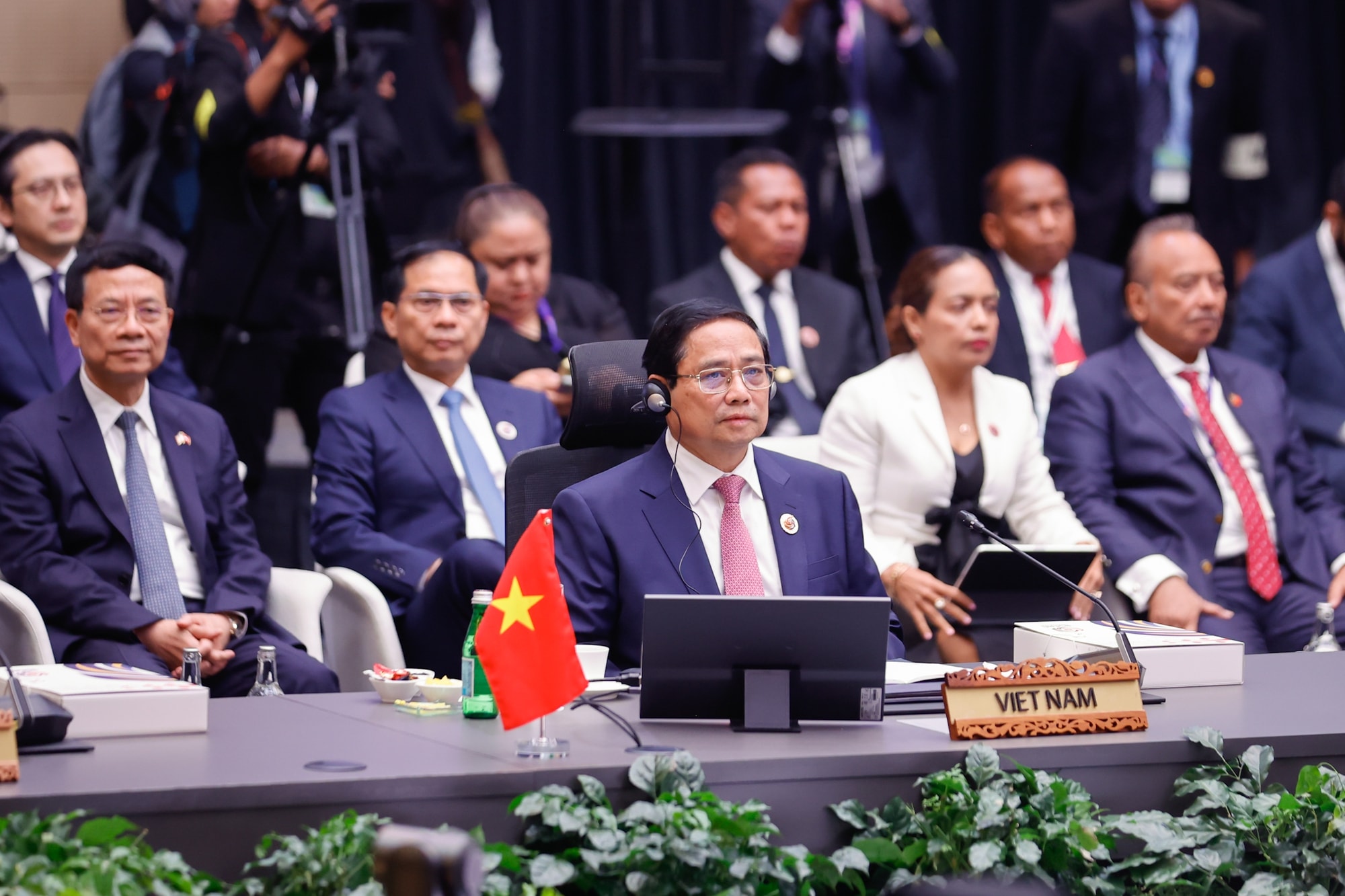 Thủ tướng tin tưởng rằng, chung niềm tin, cùng tầm nhìn, ASEAN sẽ vượt qua mọi biến động và bước tiếp vững mạnh.