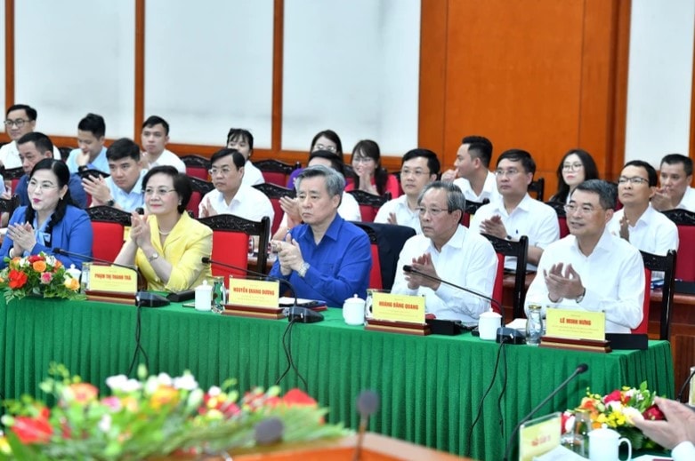 Các đồng chí lãnh đạo Ban Tổ chức Trung ương và các đại biểu dự buổi làm việc. Ảnh: Đăng Khoa