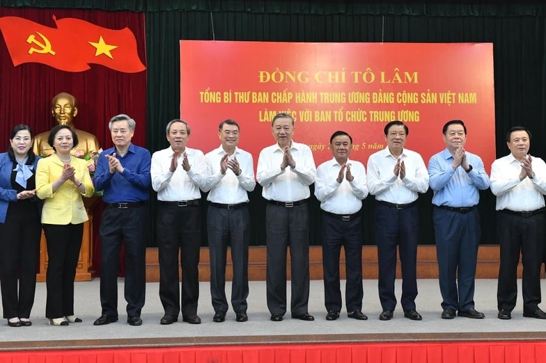 Tổng Bí thư Tô Lâm với các đồng chí lãnh đạo Đảng, Nhà nước và các đại biểu tham dự buổi làm việc. Ảnh: Đăng Khoa