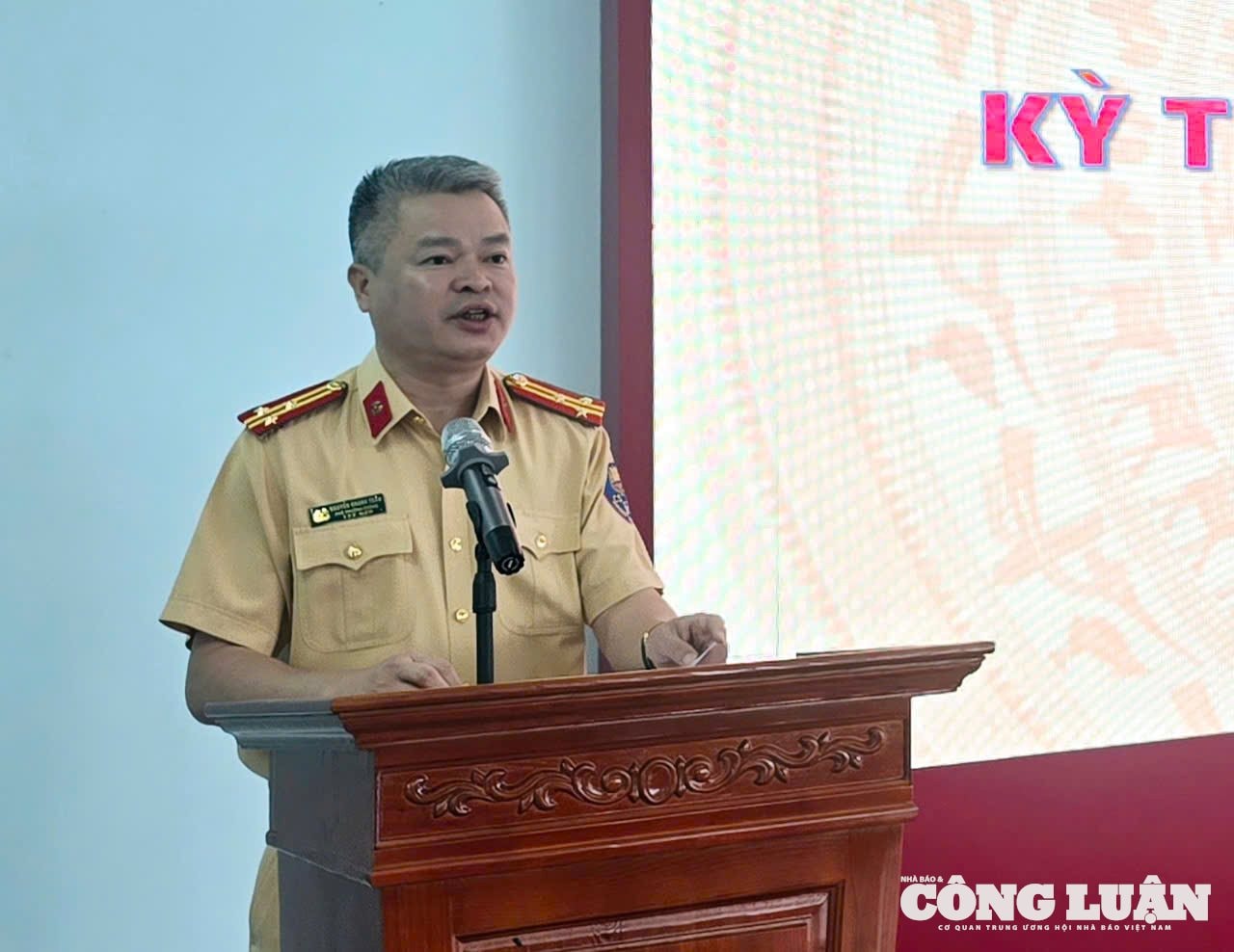 anh-2-ky-sat-hach-lai-xe-truong-cao-dang-tkv.jpg