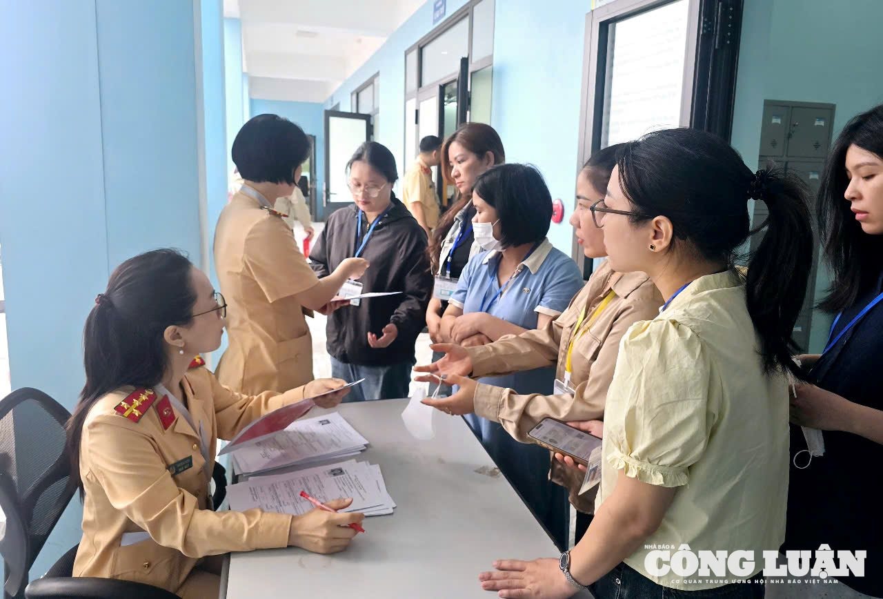 anh-9-ky-sat-hach-lai-xe-truong-cao-dang-tkv.jpg