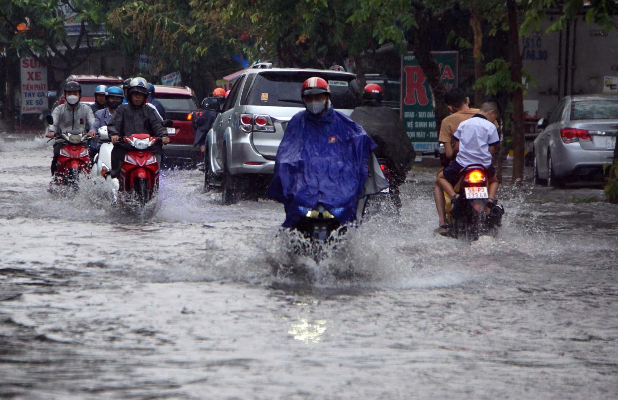 Bắc Bộ, Bắc Trung Bộ có mưa to từ chiều tối.