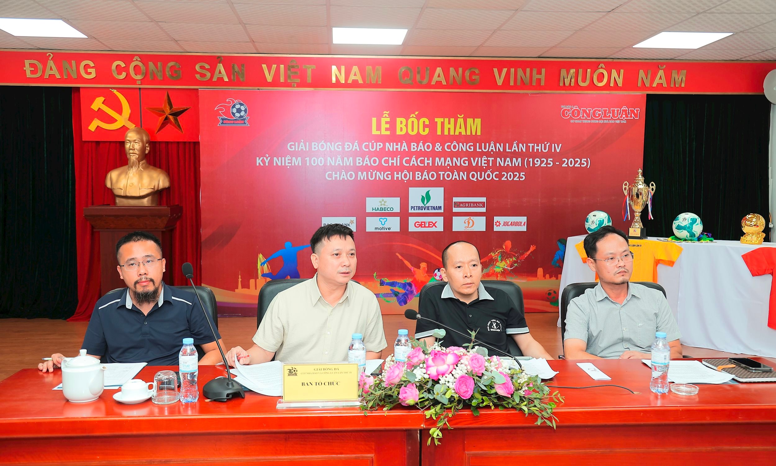 Thành viên ban tổ chức Giải bóng đá Cúp Báo Nhà báo và Công luận lần thứ IV năm 2025.