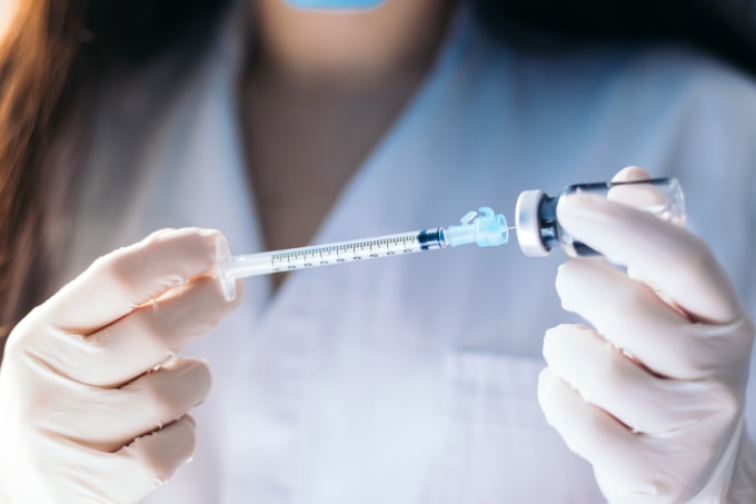 medium-vecteezy-injecting-inje-3785-4487-1747990166.jpg