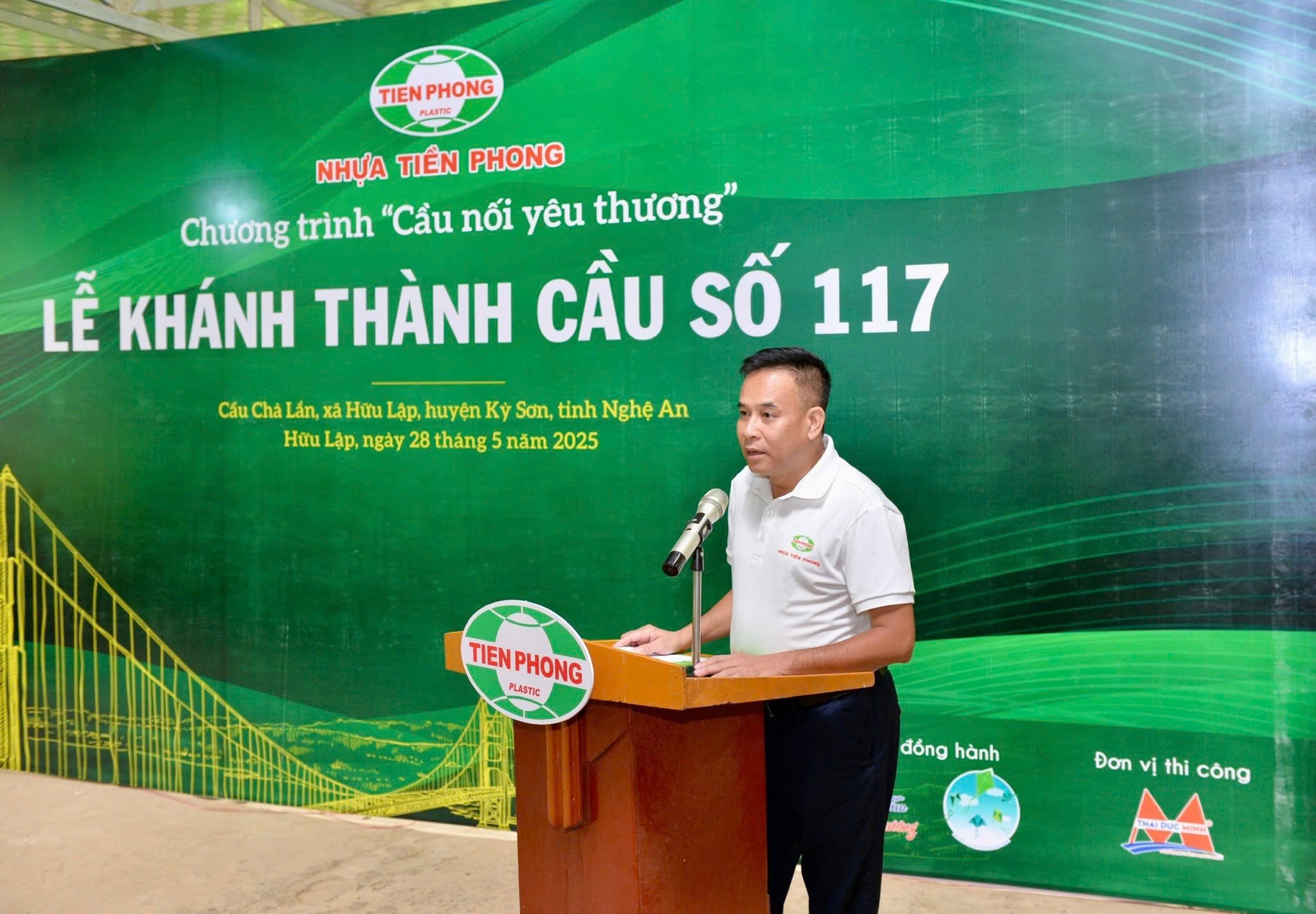 Ông Trần Trọng Nghĩa, Tổng Giám đốc Công ty TNHH Nhựa Thiếu niên Tiền Phong miền Trung phát biểu tại lễ khánh thành