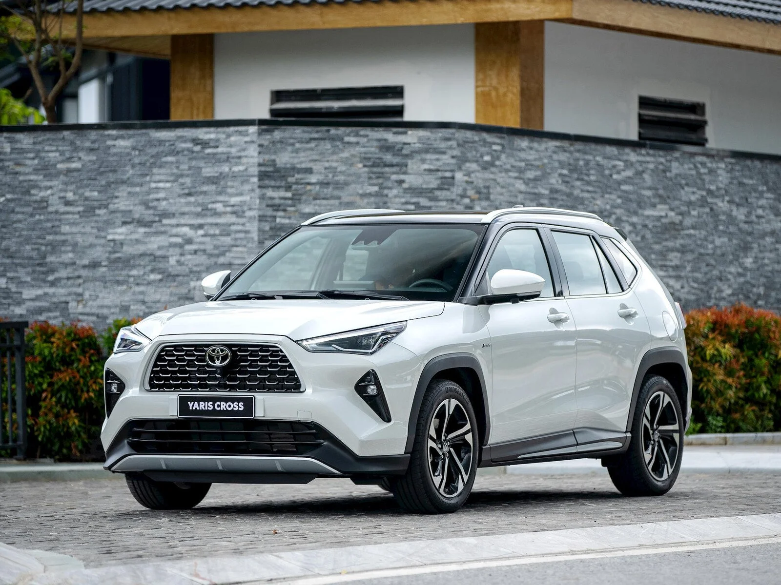 yaris-cross-hev-bv-1-9yp7uv7-17198101763421346188543.png
