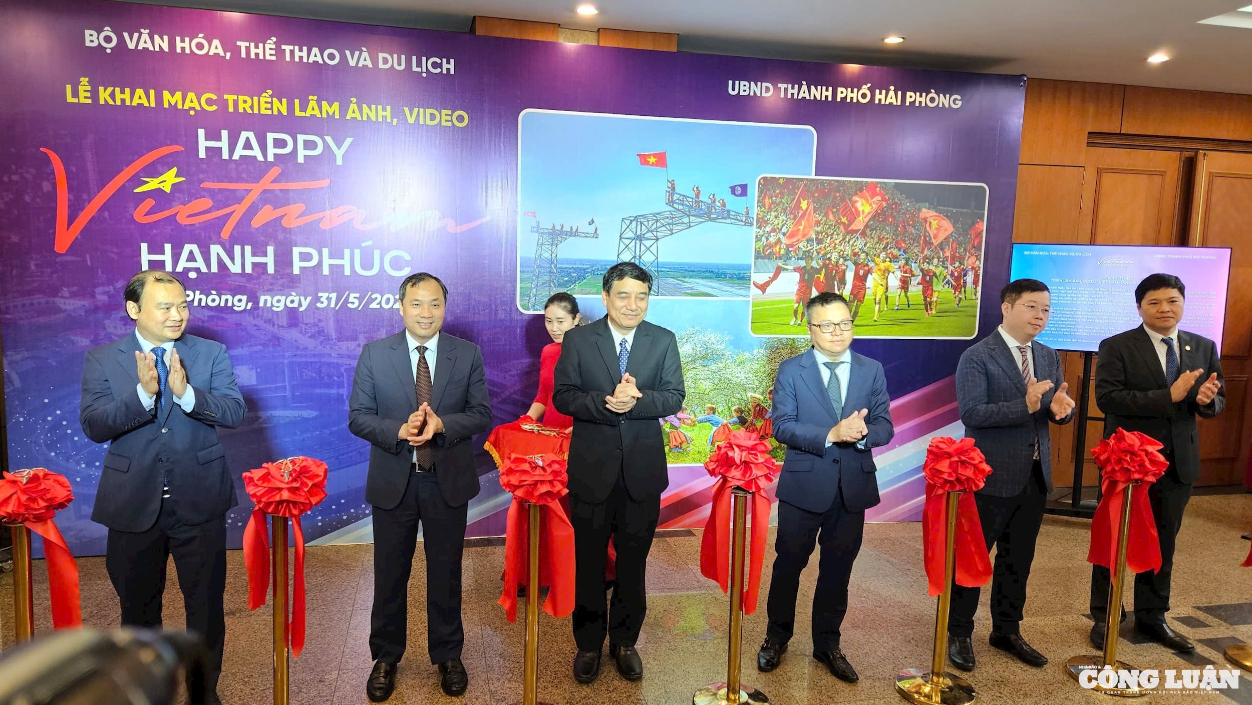 Khai mạc