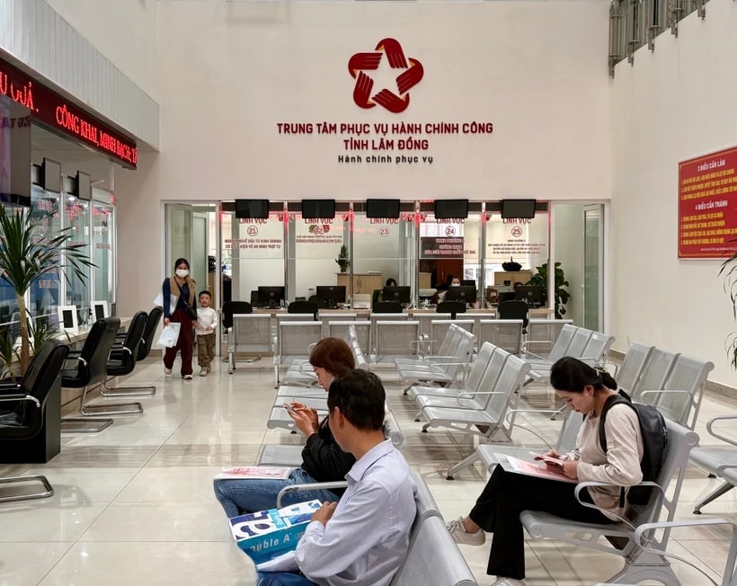 Cấp xã sẽ thực hiện việc rà soát, tinh giản biên chế đối với cán bộ, công chức cấp xã không đủ tiêu chuẩn theo quy định nhằm cơ cấu lại, nâng cao chất lượng đội ngũ. Ảnh: Vietnam+