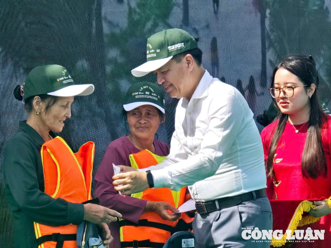 anh-6-mit-tinh-ky-niem-ngay-moi-truong-the-gioi.jpg