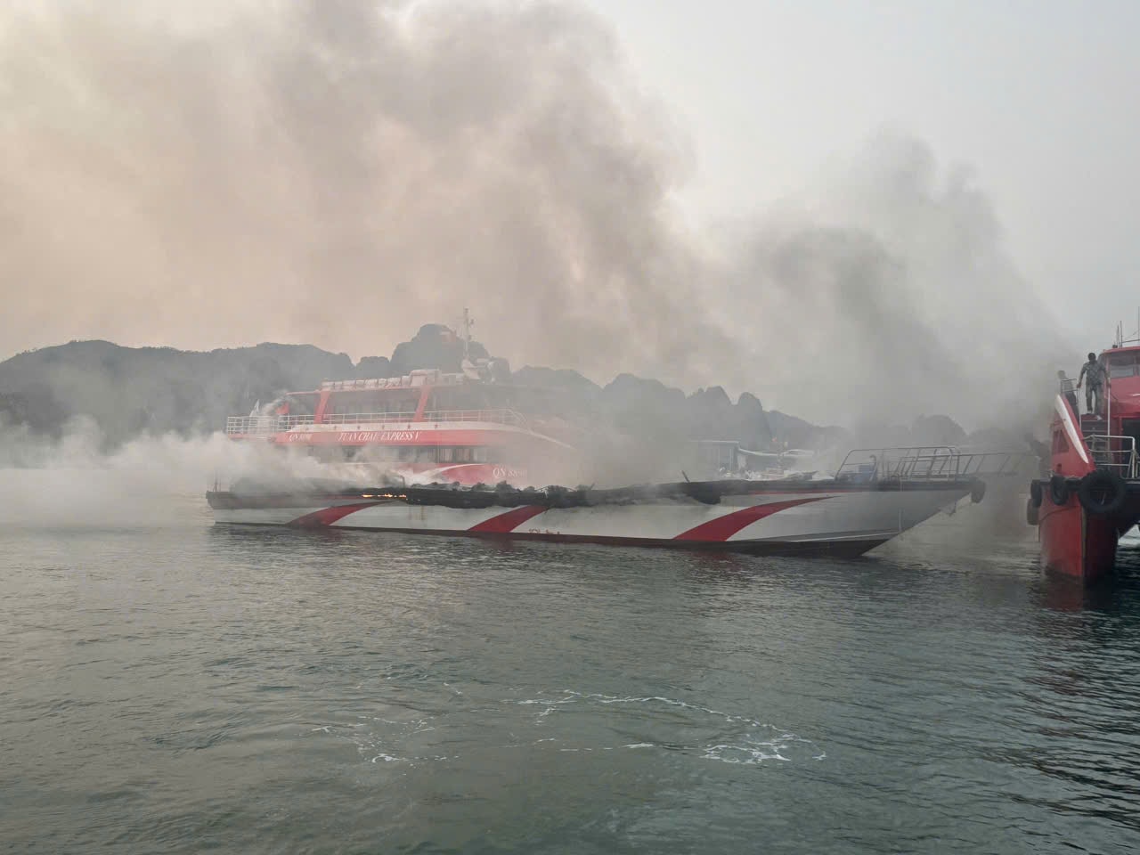 chay-tau-khach-tai-cang-ao-tien-van-don.jpg