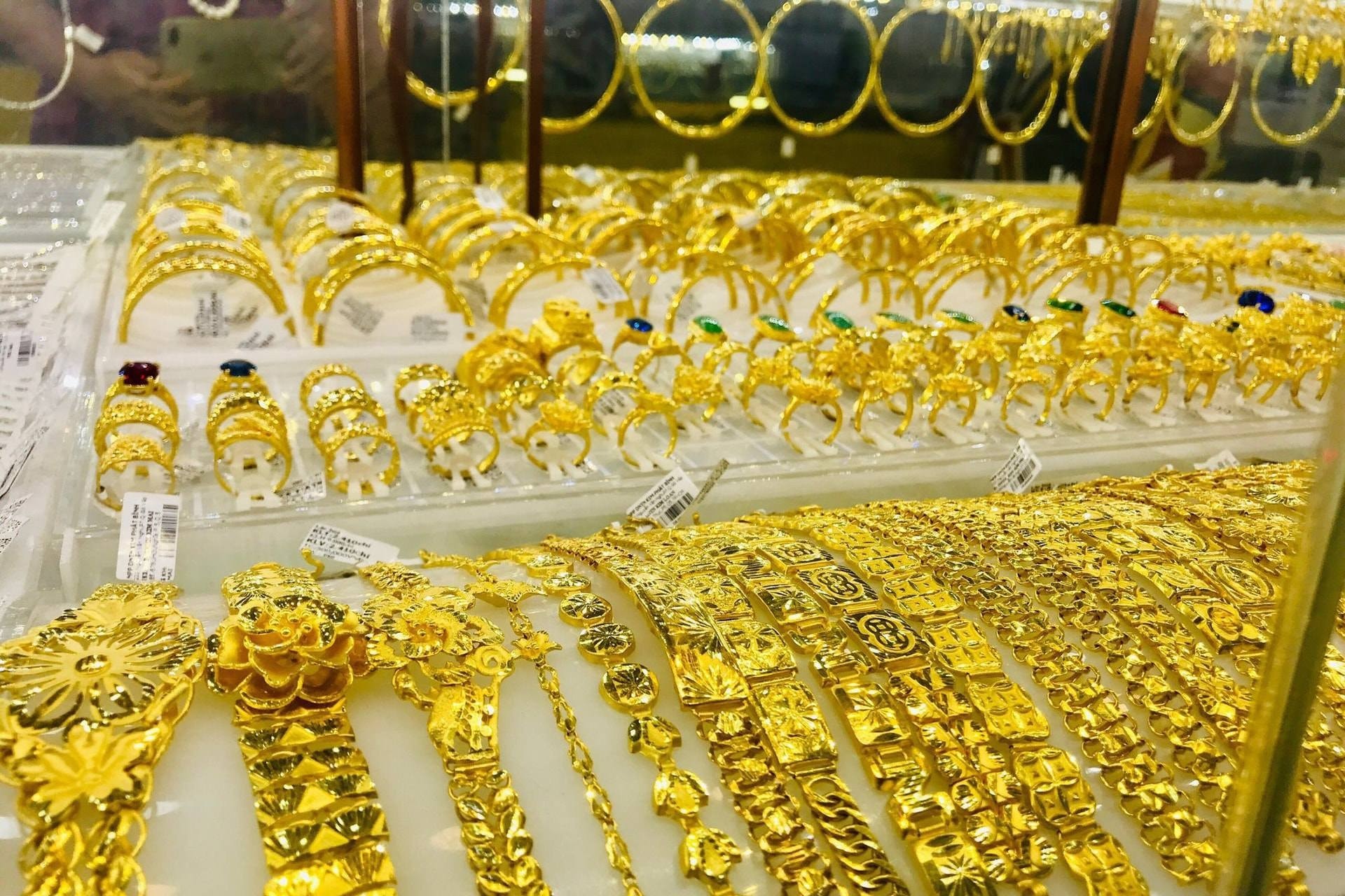 Giá vàng hôm nay 5 6 2025 chịu ảnh hưởng từ cuộc đàm phán thương mại Mỹ-Trung
