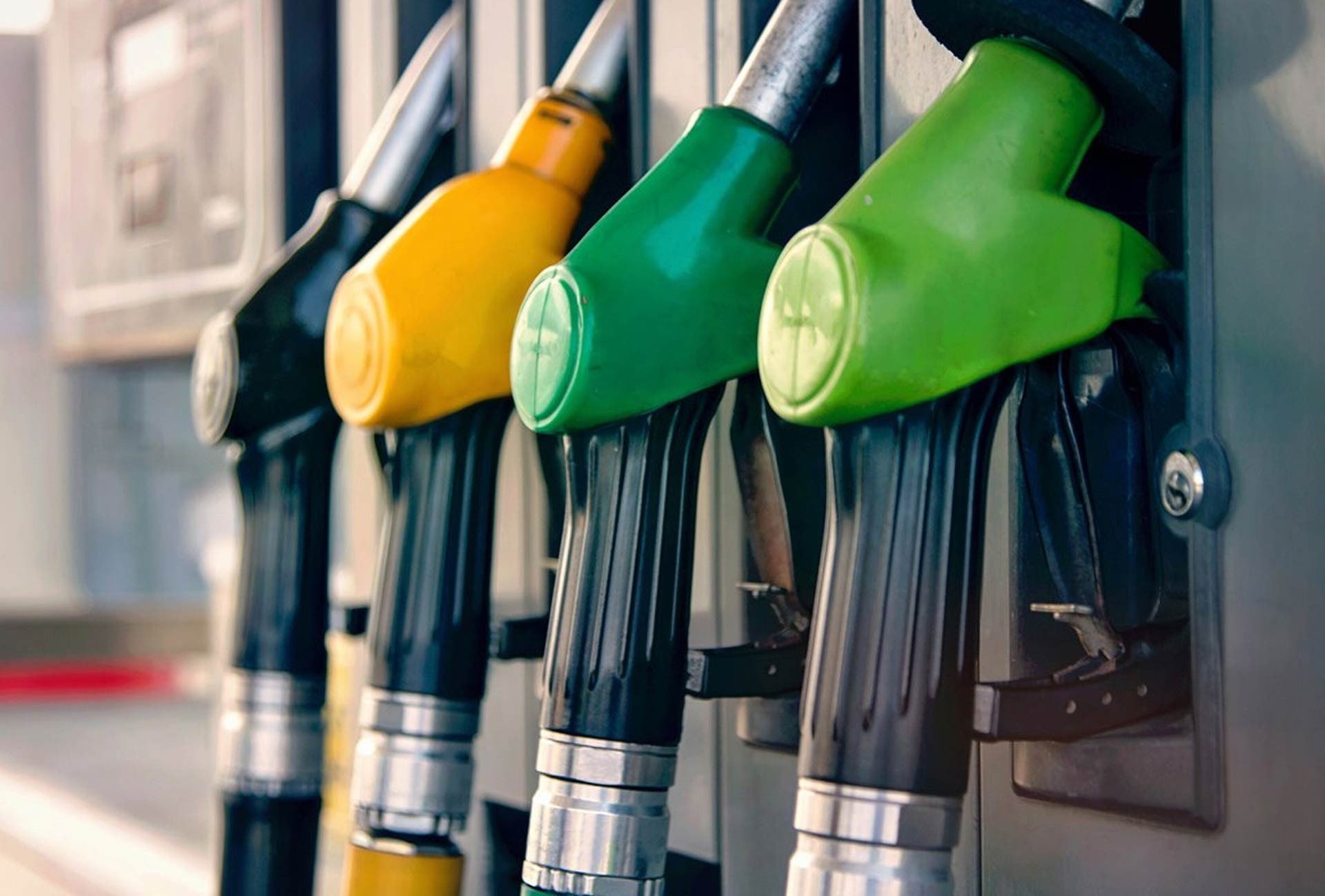 Giá xăng dầu hôm nay 5/6/2025: Giá dầu thế giới ổn định khi OPEC+ tăng sản lượng trong khi cháy rừng làm giảm nguồn cung từ Canada