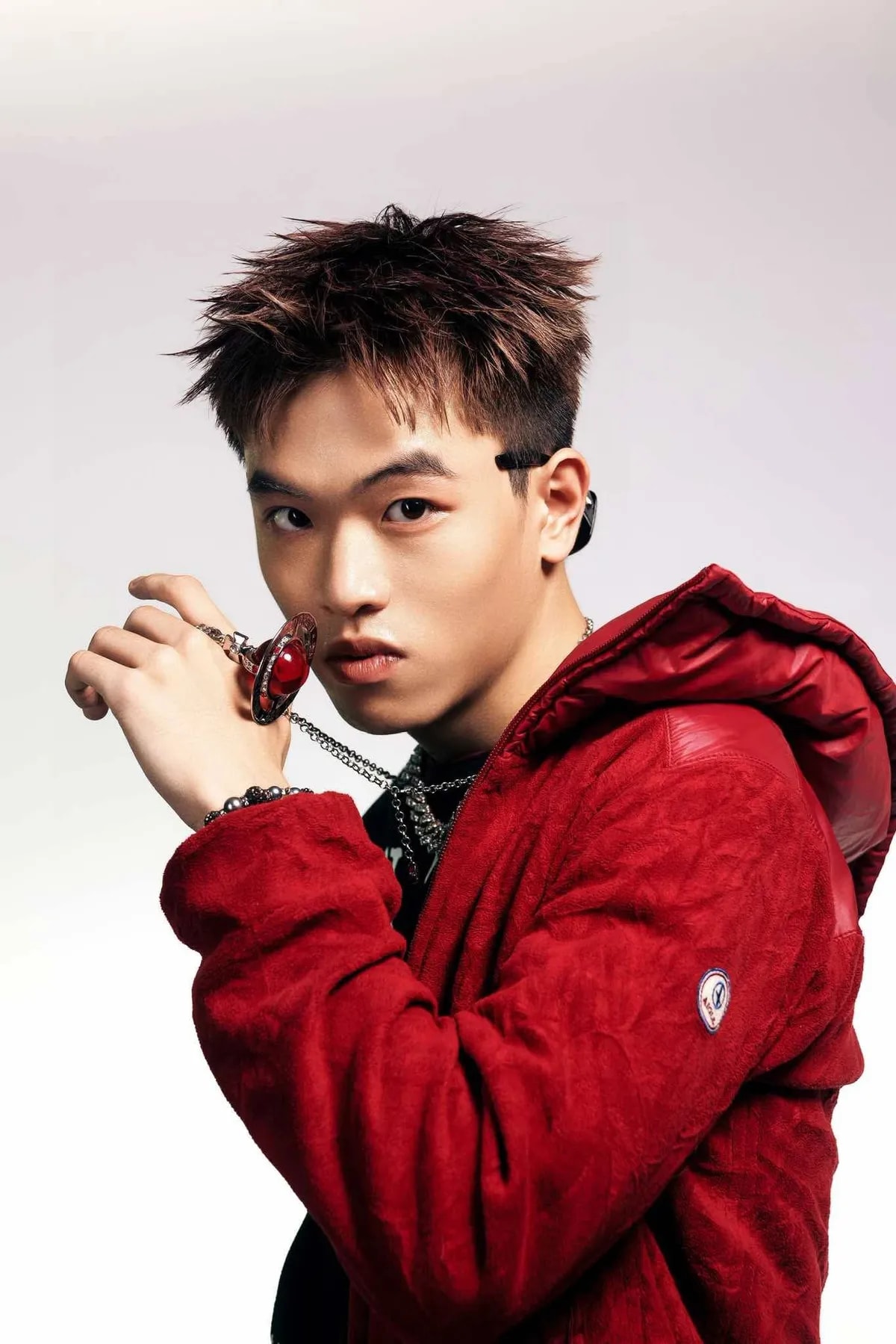 Nón vàng Rap Việt tung album đầu tay, trở lại đường đua âm nhạc - Ảnh 2. Nón vàng Rap Việt tung album đầu tay, trở lại đường đua âm nhạc - Ảnh 2.