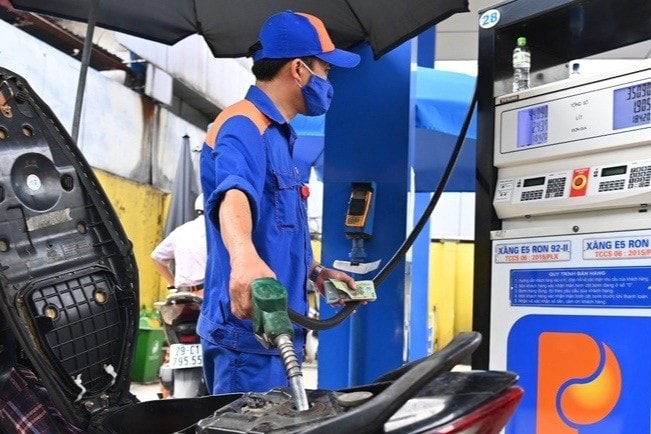 Giá xăng dầu hôm nay 6/6/2025 tăng do lo ngại nguồn cung toàn cầu