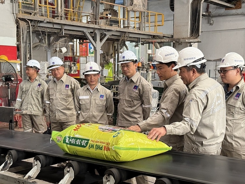 Lãnh đạo PVFCCo trực tiếp khảo sát quy trình sản xuất tại Nhà máy Đạm Phú Mỹ