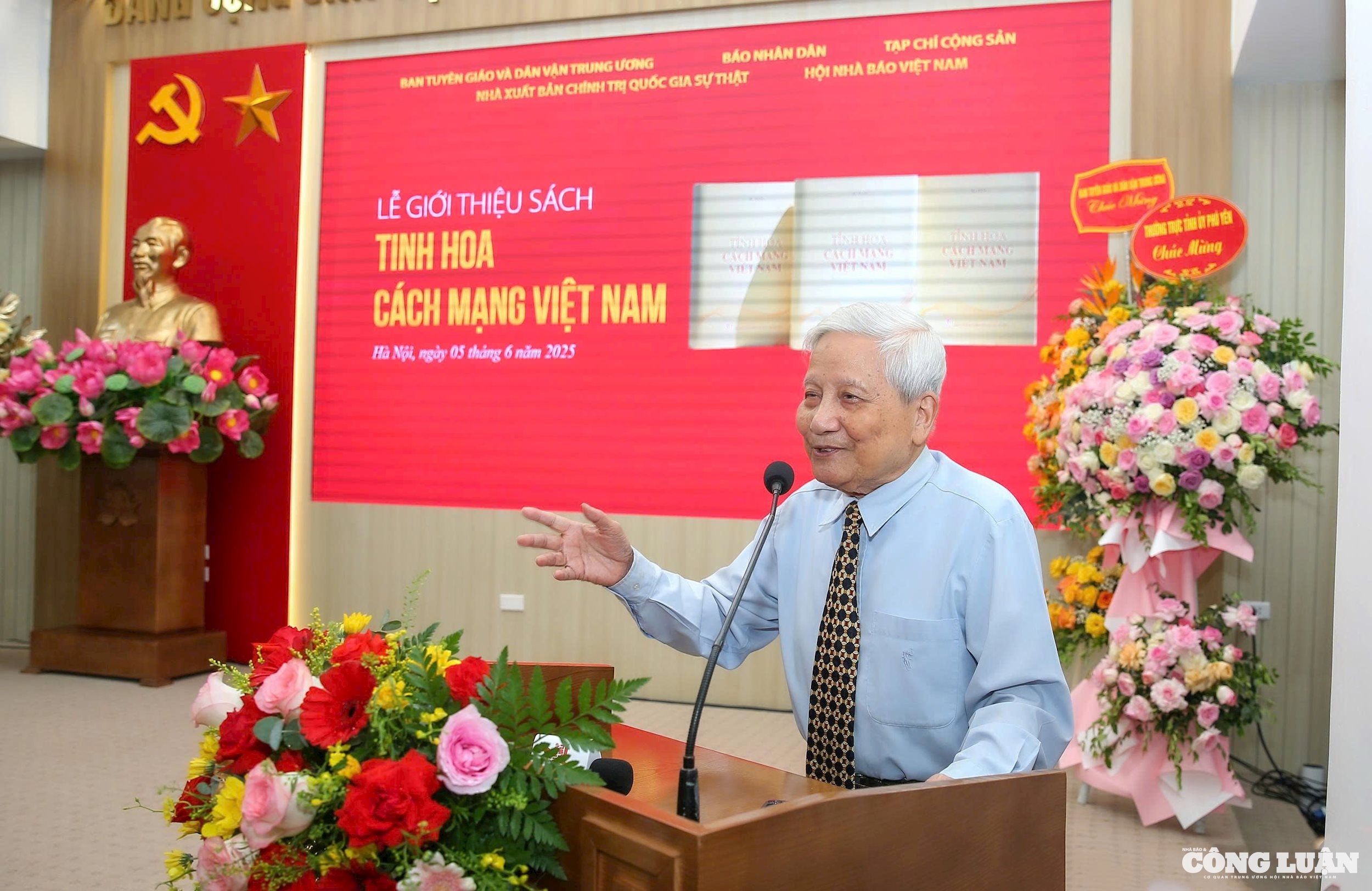 Ở tuổi 96, nhà báo lão thành Hà Đăng đã qua gần 80 năm viết báo