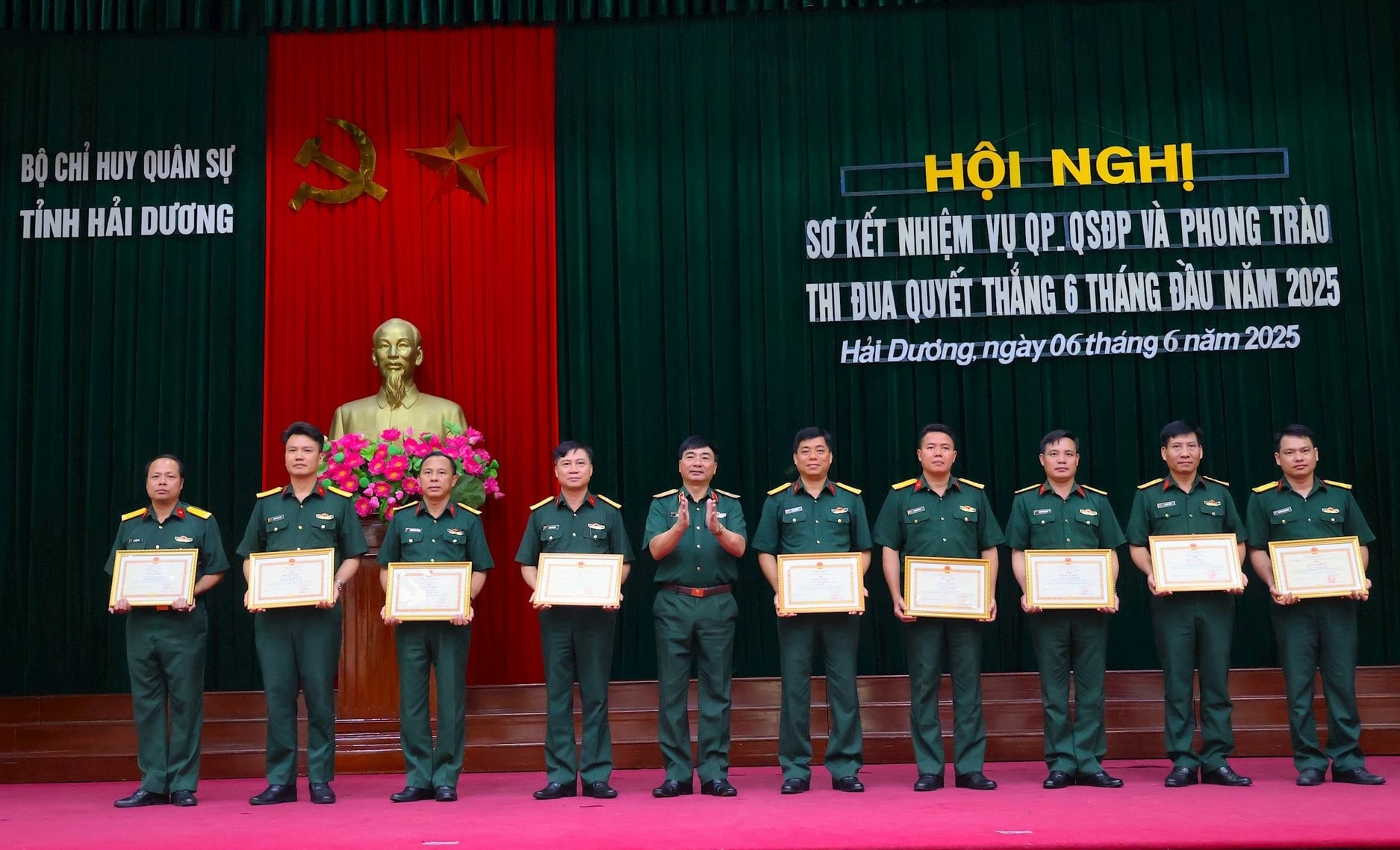 bang-khen.jpg