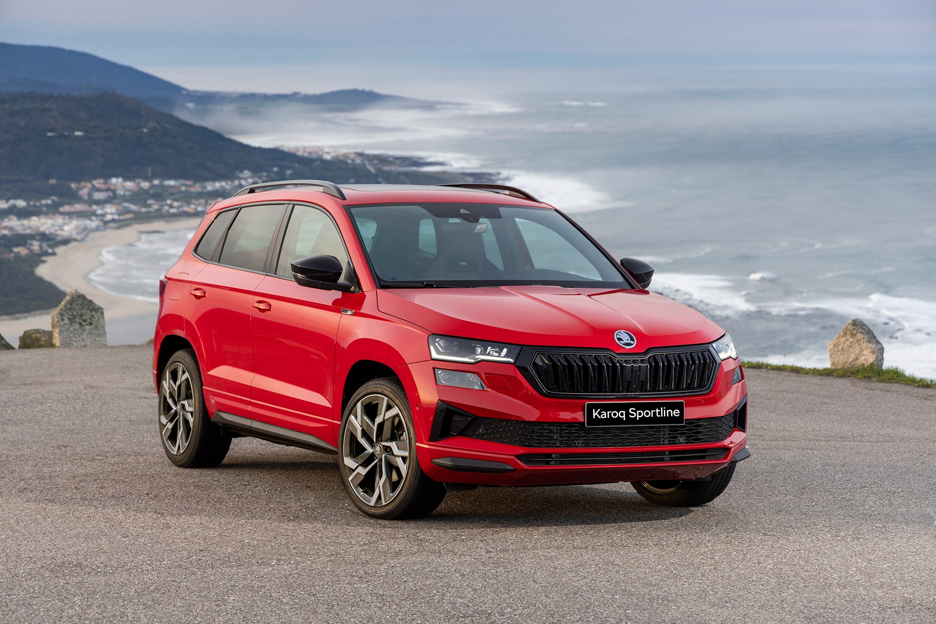 Skoda Karoq 2025 có kích thước nhỏ hơn khá nhiều so với các đối thủ gầm cao cỡ C - Ảnh: Skoda
