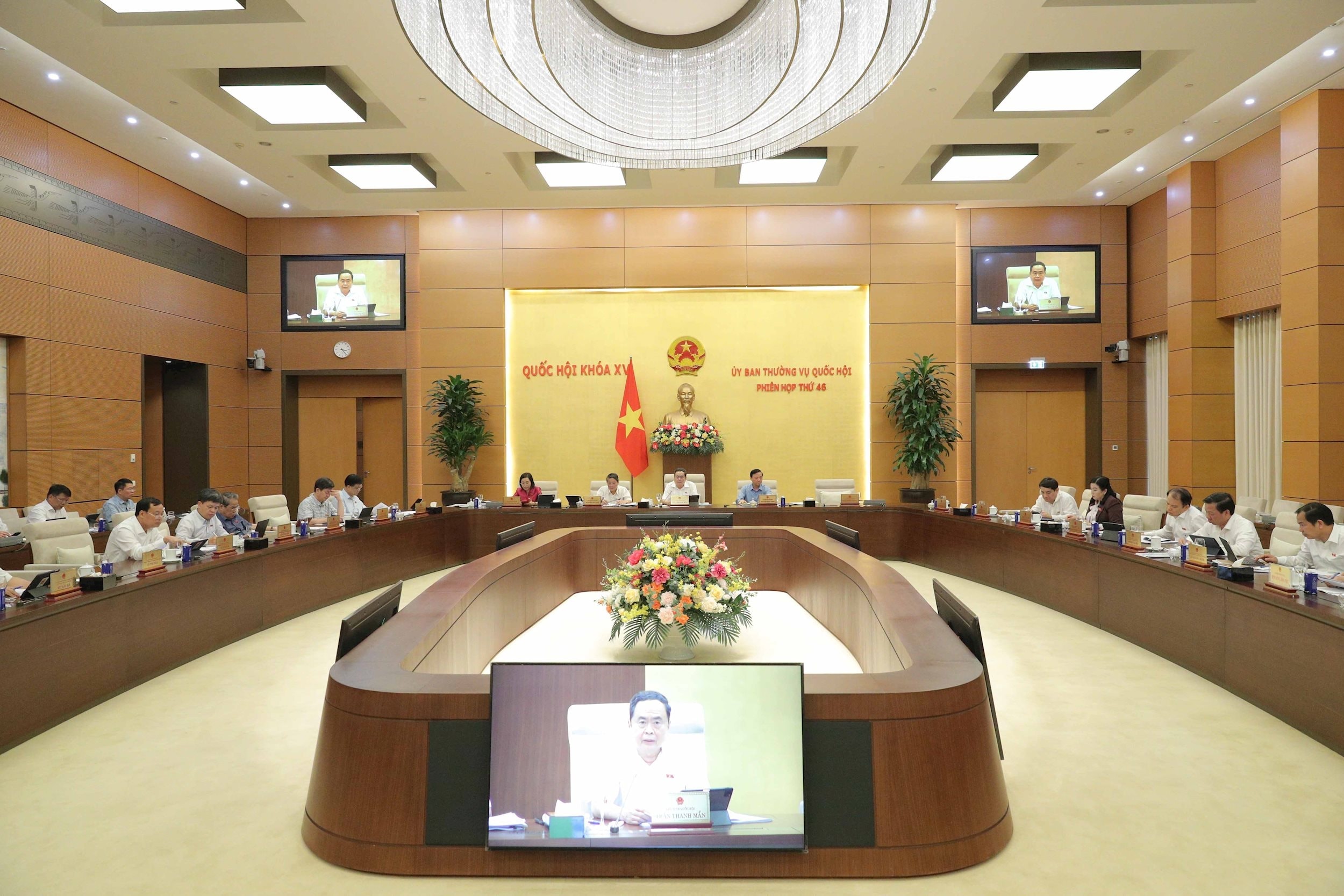 toan-canh-1-.jpg