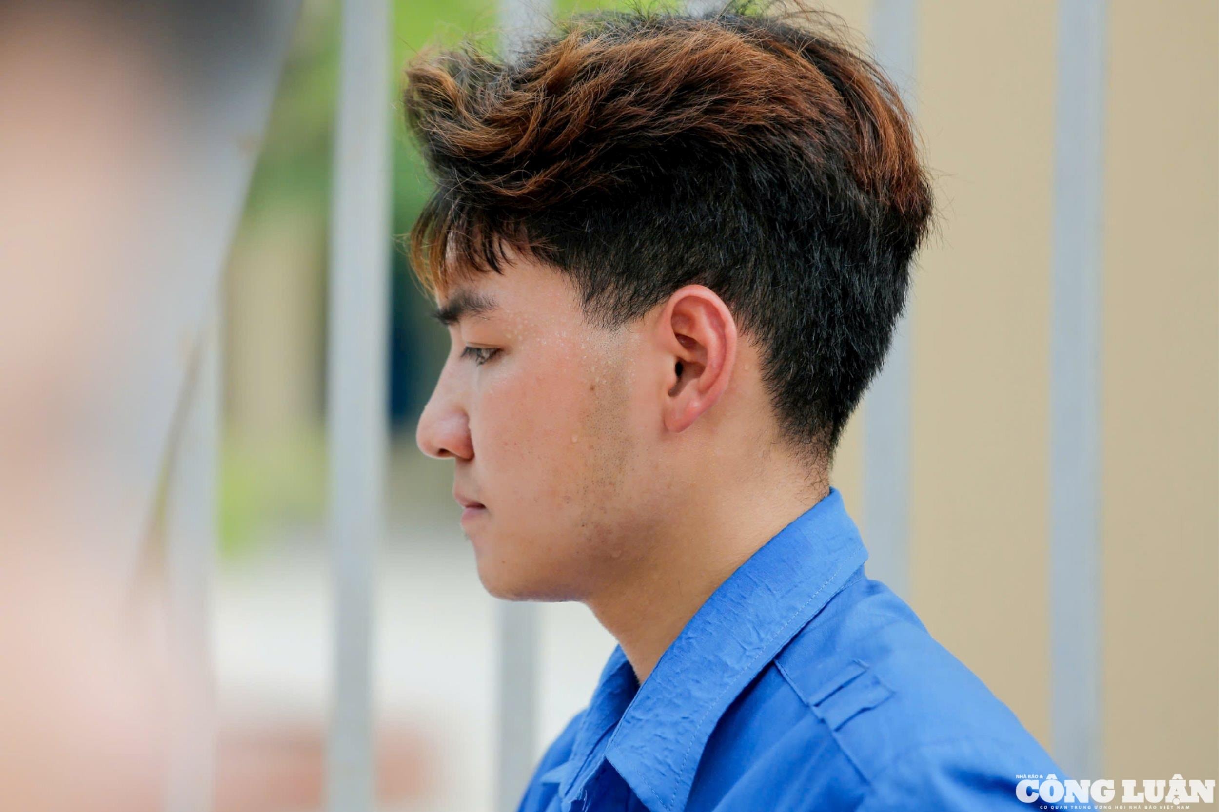 Tại Trường THPT Minh Khai (Quốc Oai), các đoàn viên đã có mặt từ 6 giờ sáng, chuẩn bị chu đáo cho công tác tiếp sức mùa thi. Đoàn trường phối hợp chặt chẽ để hỗ trợ thí sinh và người nhà ngay từ những giờ đầu tiên của ngày thi.