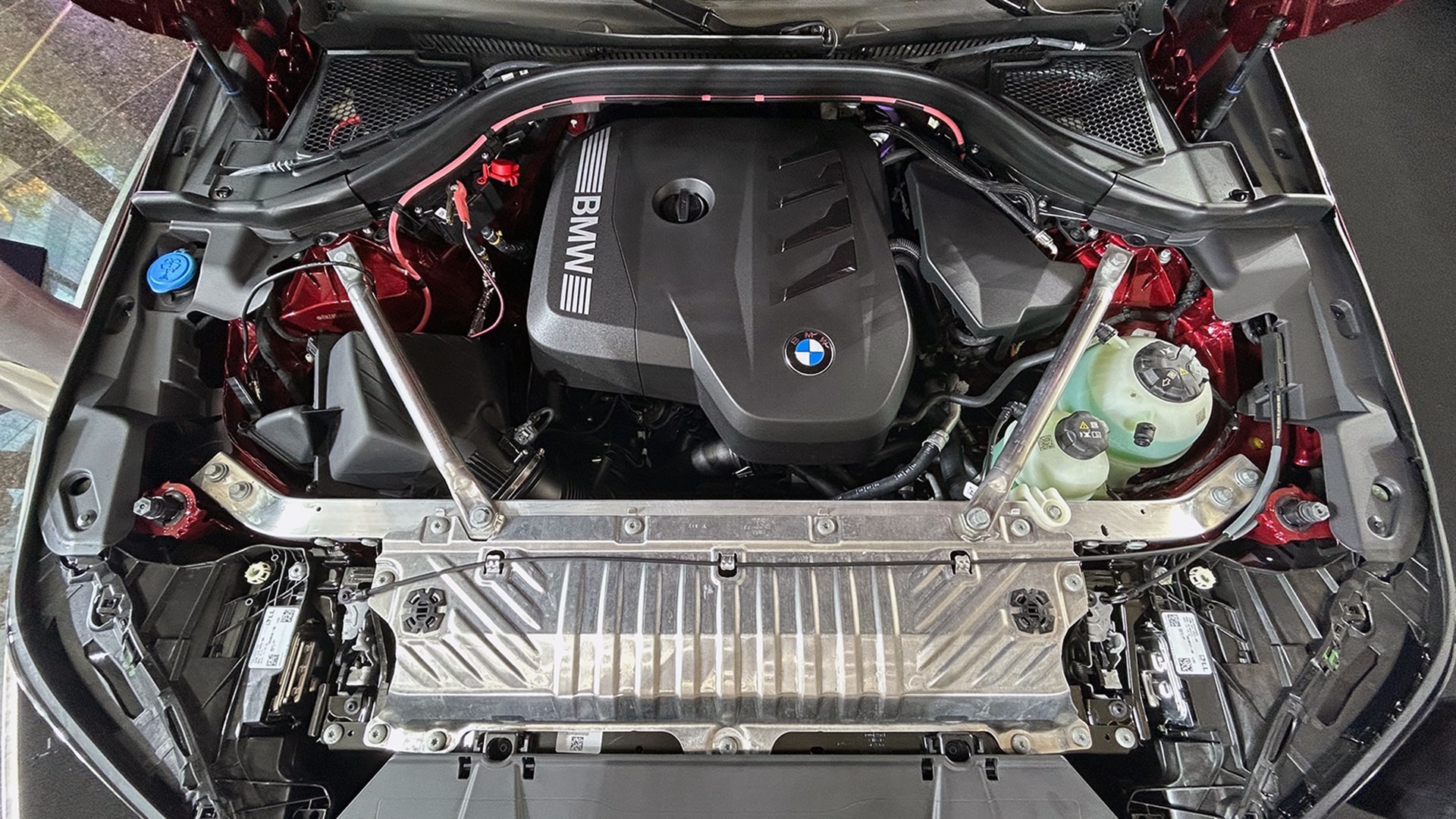 Xe sử dụng động cơ tăng áp đơn 2.0L tương tự mẫu xe BMW 520i - Ảnh: Việt Hưng