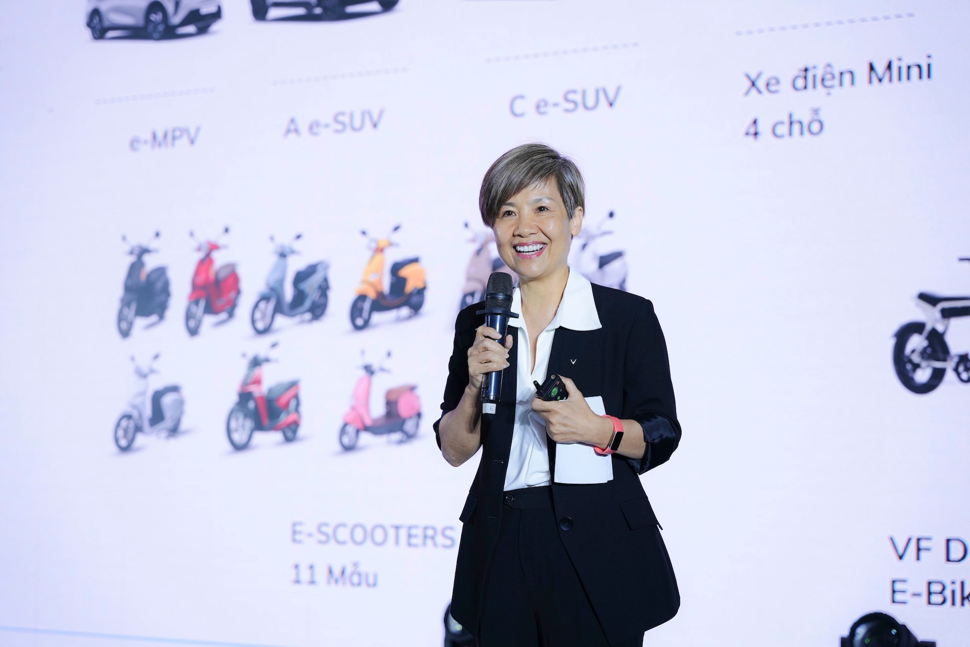 Bà Thái Thị Thanh Hải - Phó Chủ tịch Tập đoàn Vingroup kiêm Phó Tổng giám đốc VinFast toàn cầu chia sẻ kế hoạch phát triển của VinFast, đồng thời công bố một loạt chính sách ưu đãi, hỗ trợ hấp dẫn dành cho các đối tác cung ứng - Ảnh: ĐT