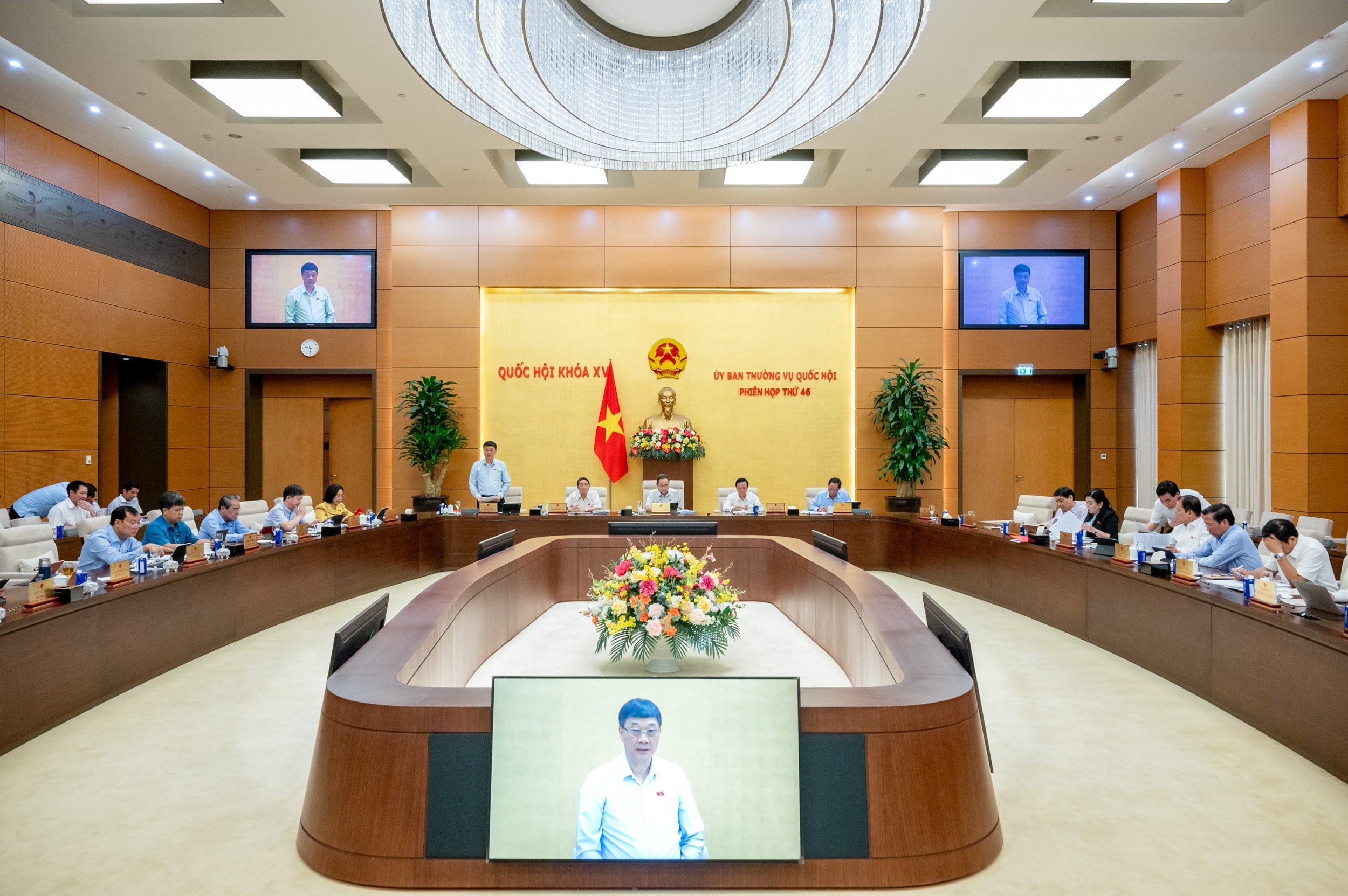 Quang cảnh phiên họp.