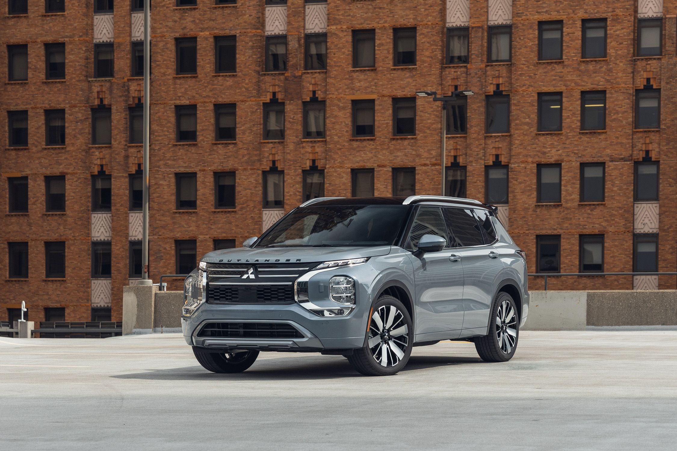 2025 Mitsubishi Outlander Review, Pricing, and Specs