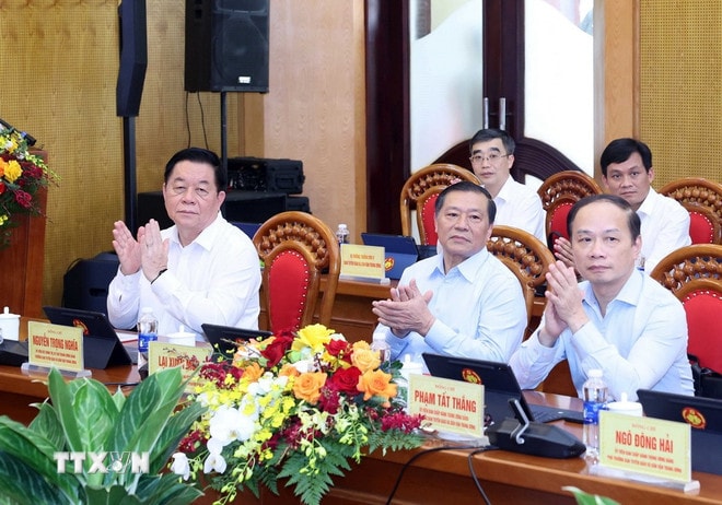 Lãnh đạo Ban Tuyên giáo và Dân vận Trung ương dự buổi làm việc. (Ảnh: Thống Nhất/TTXVN) ttxvn-ban-tuyen-giao.jpg