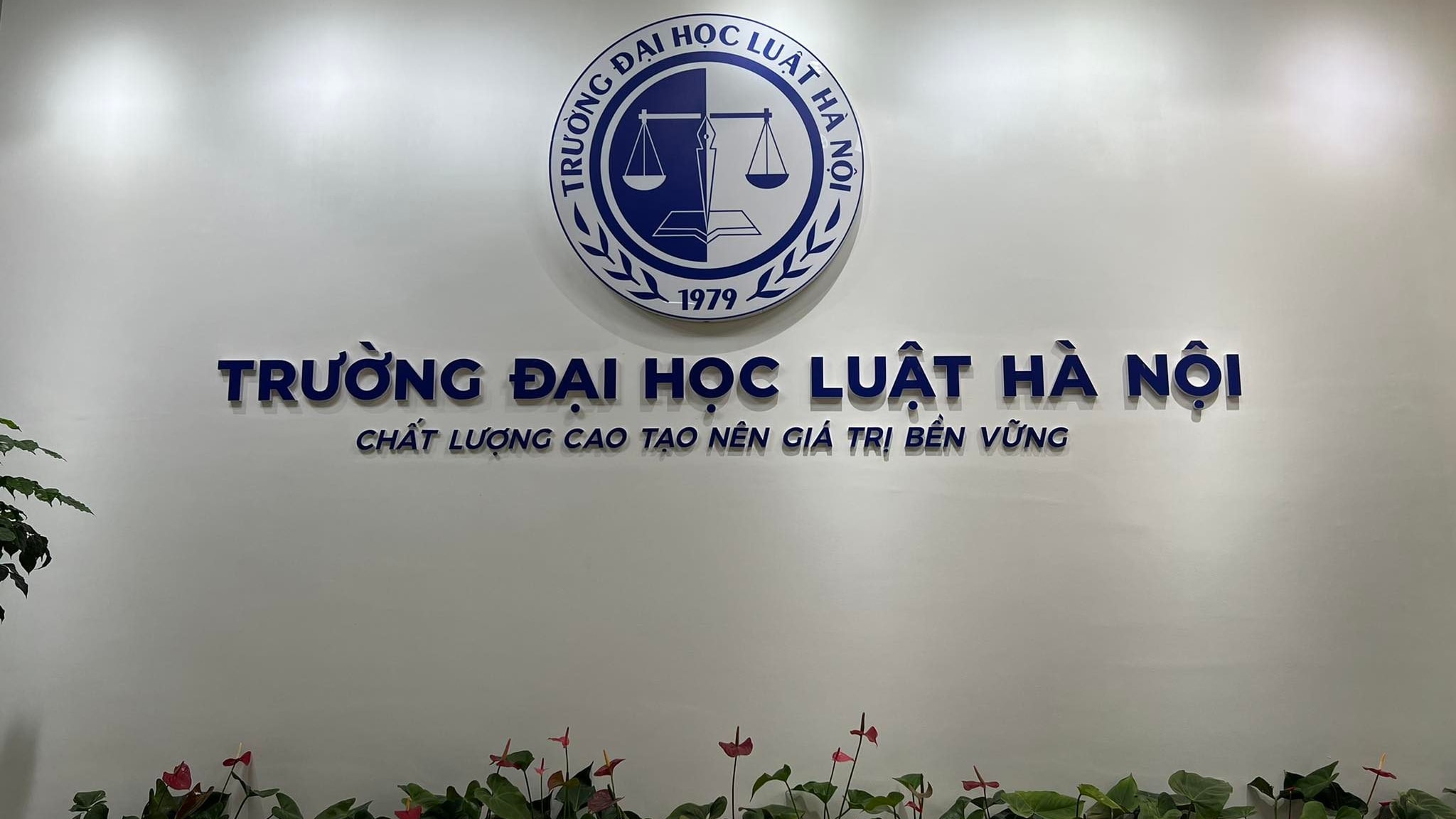 ĐH Luật Hà Nội đề nghị công an điều tra vụ giảng viên bị tố ‘gạ tình ...