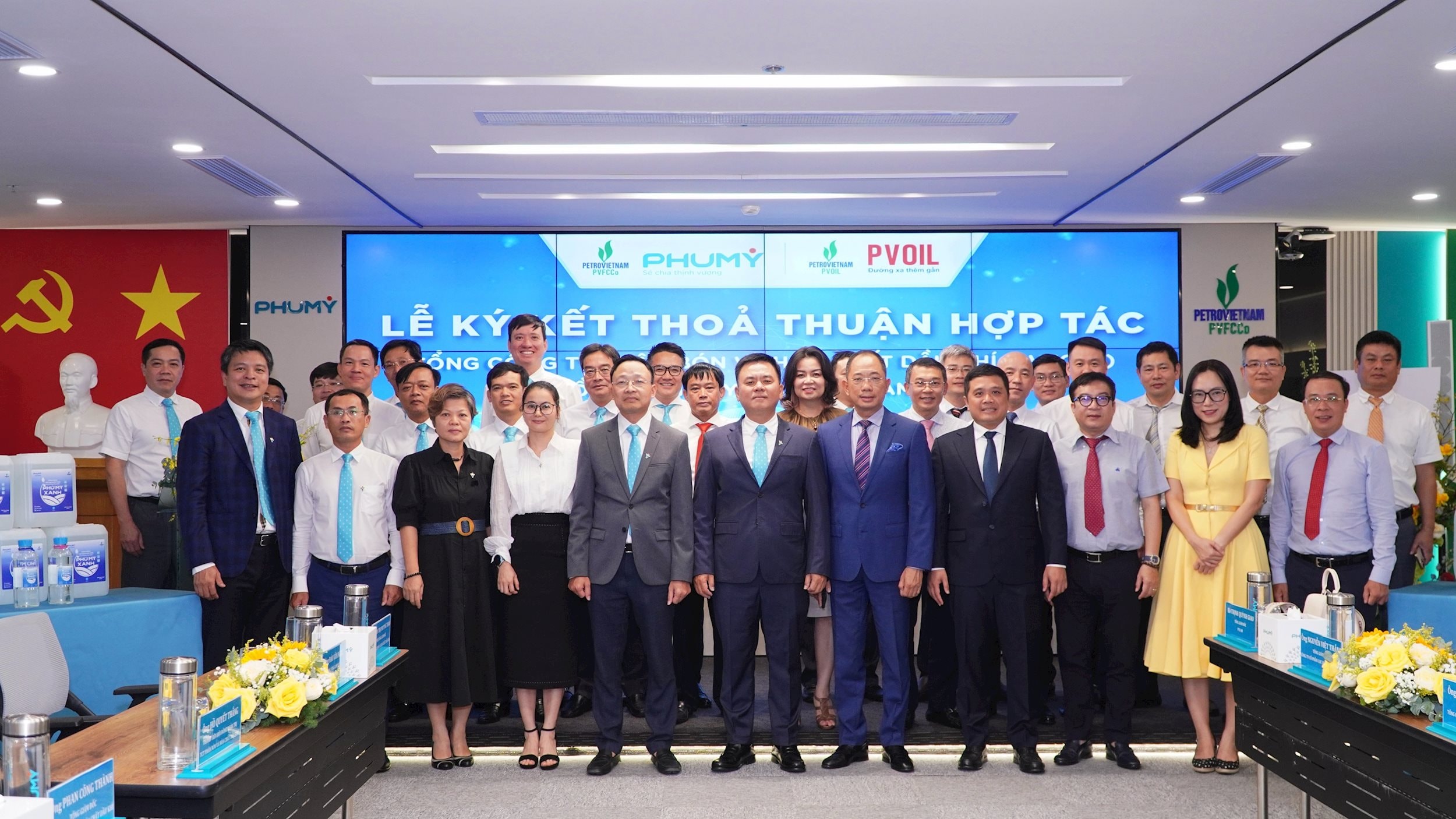 PVFCCo - Phú Mỹ và PVOIL ký kết thỏa thuận hợp tác trong lĩnh vực dịch vụ, thương mại và hóa chất (2)