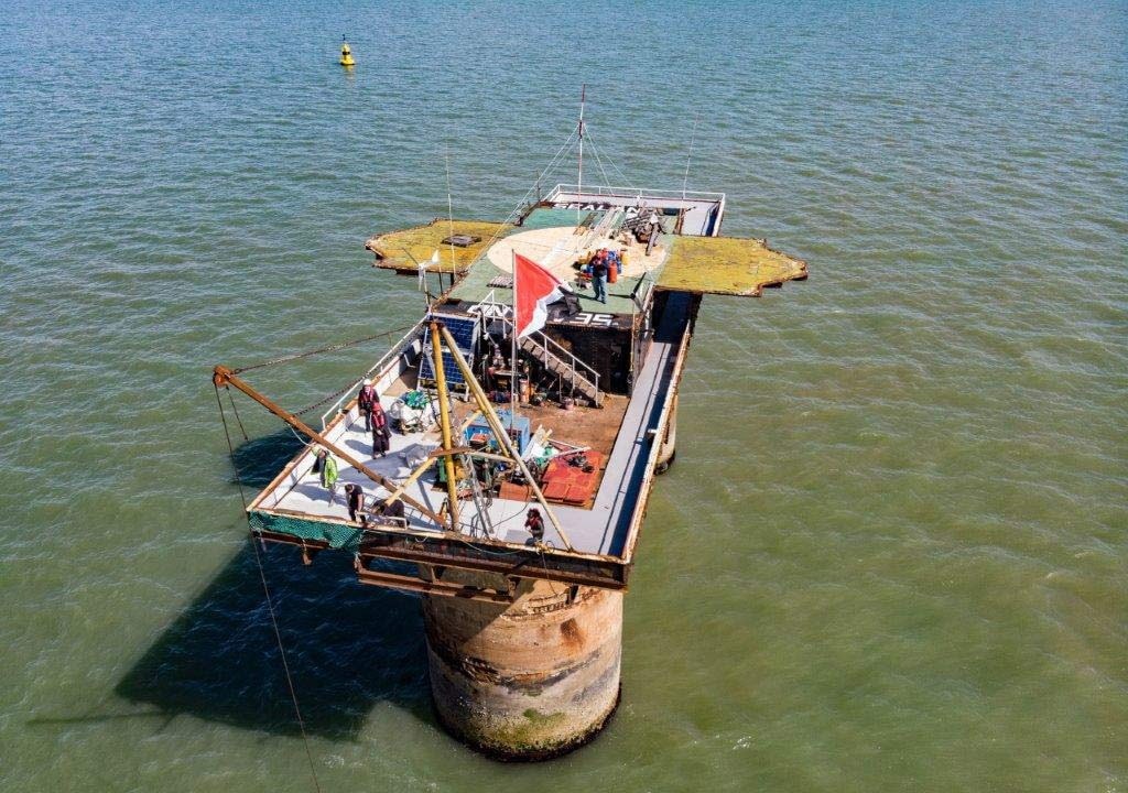 Sealand - DTQG den tu dat nuoc co dien tich bang san bong da - Anh 1