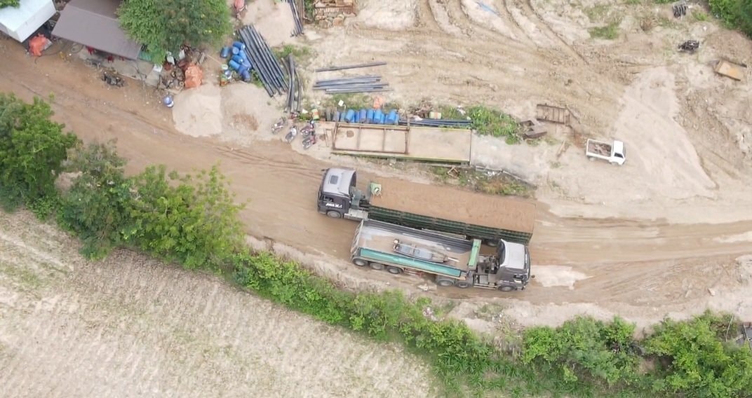 congluan-cdn.congluan.vn-files-content-2024-01-04-_gia-lai-xe-cho-cat-long-hanh-tren-quoc-lo-25-vuot-tai-trong-tren-150-112702457.jpg