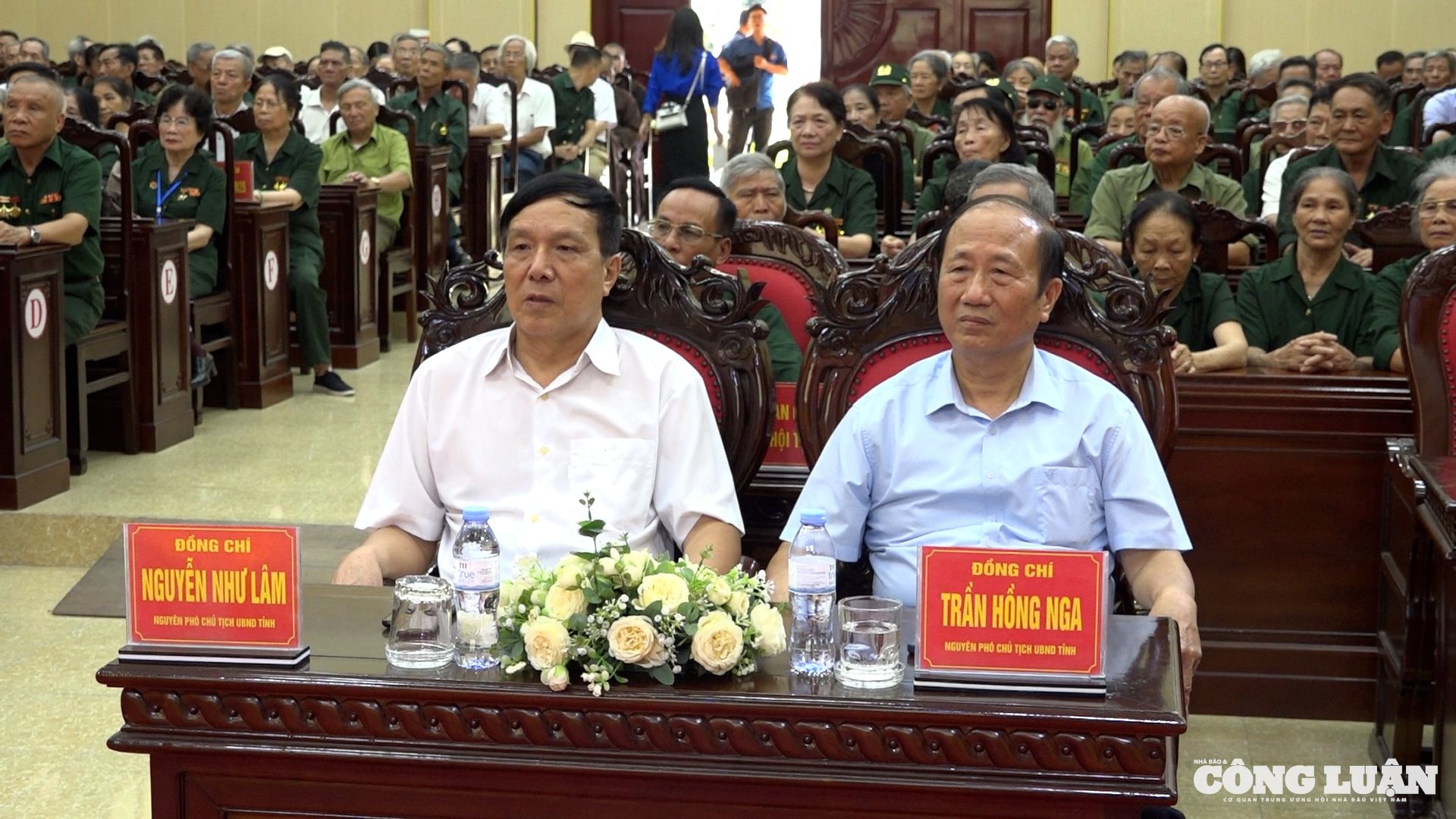 Các nguyên PCT UBND tỉnh tại buổi lễ.