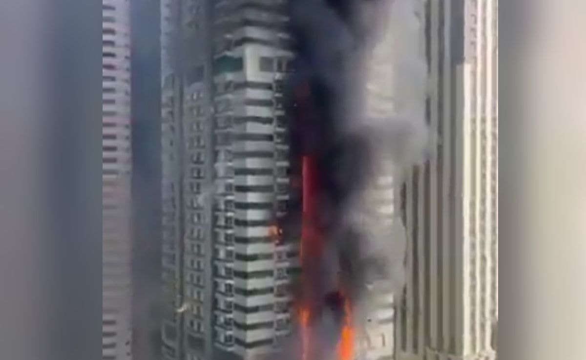 Cháy lớn bùng phát tại tòa nhà 67 tầng ở Dubai, 3.800 người phải di tản