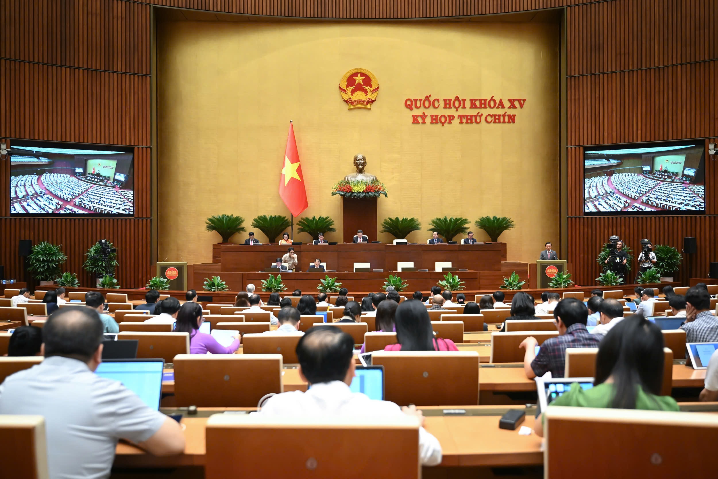 Toàn cảnh Phiên họp sáng 16/6
