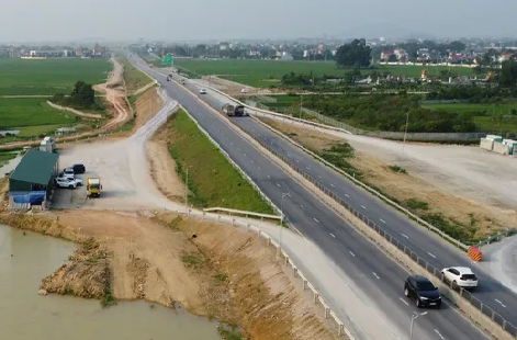 Đẩy nhanh tiến độ triển khai hệ thống trạm dừng nghỉ trên tuyến cao tốc Bắc - Nam phía Đông để phục vụ nhu cầu của người dân. Ảnh minh họa.