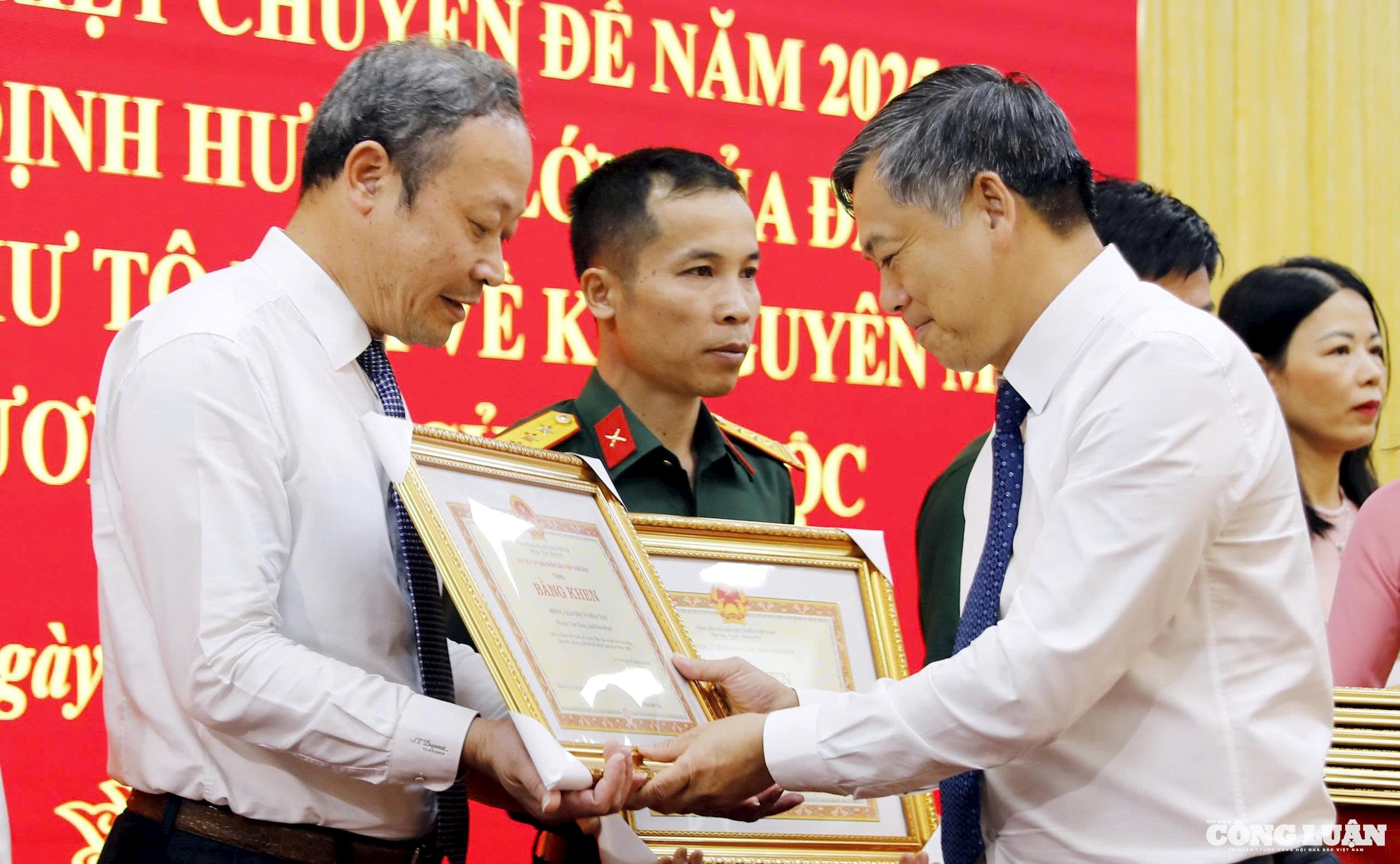 Trao thưởng cho các cá nhân tiêu biểu trong “Học và làm theo tư tưởng, đạo đức, phong cách Hồ Chí Minh”, giai đoạn 2016-2025