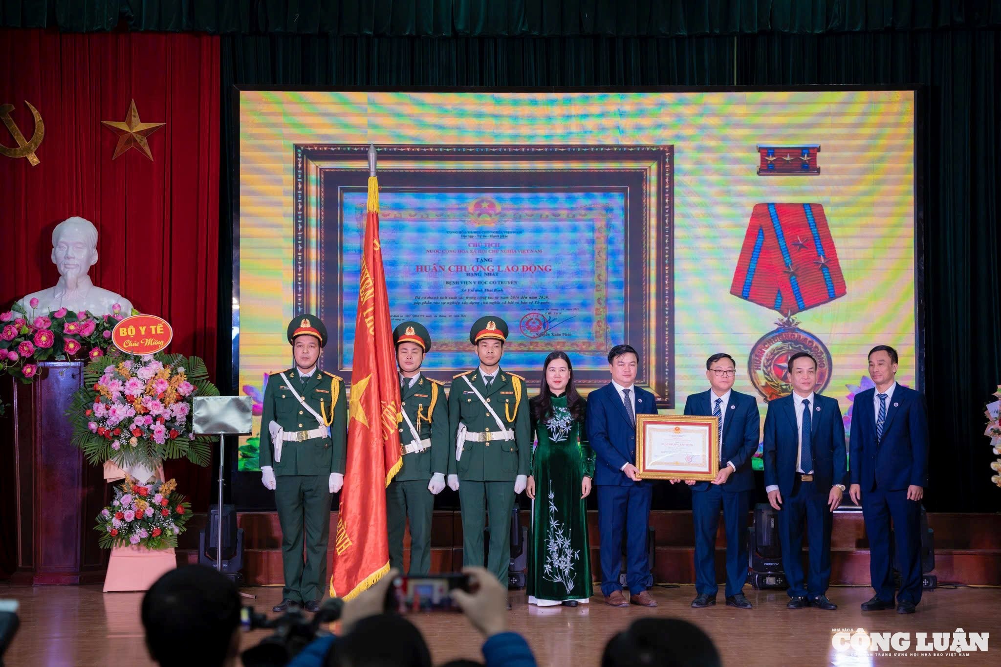 Bệnh viện nhận Huân chương Lao động hạng Nhất lần thứ 2
