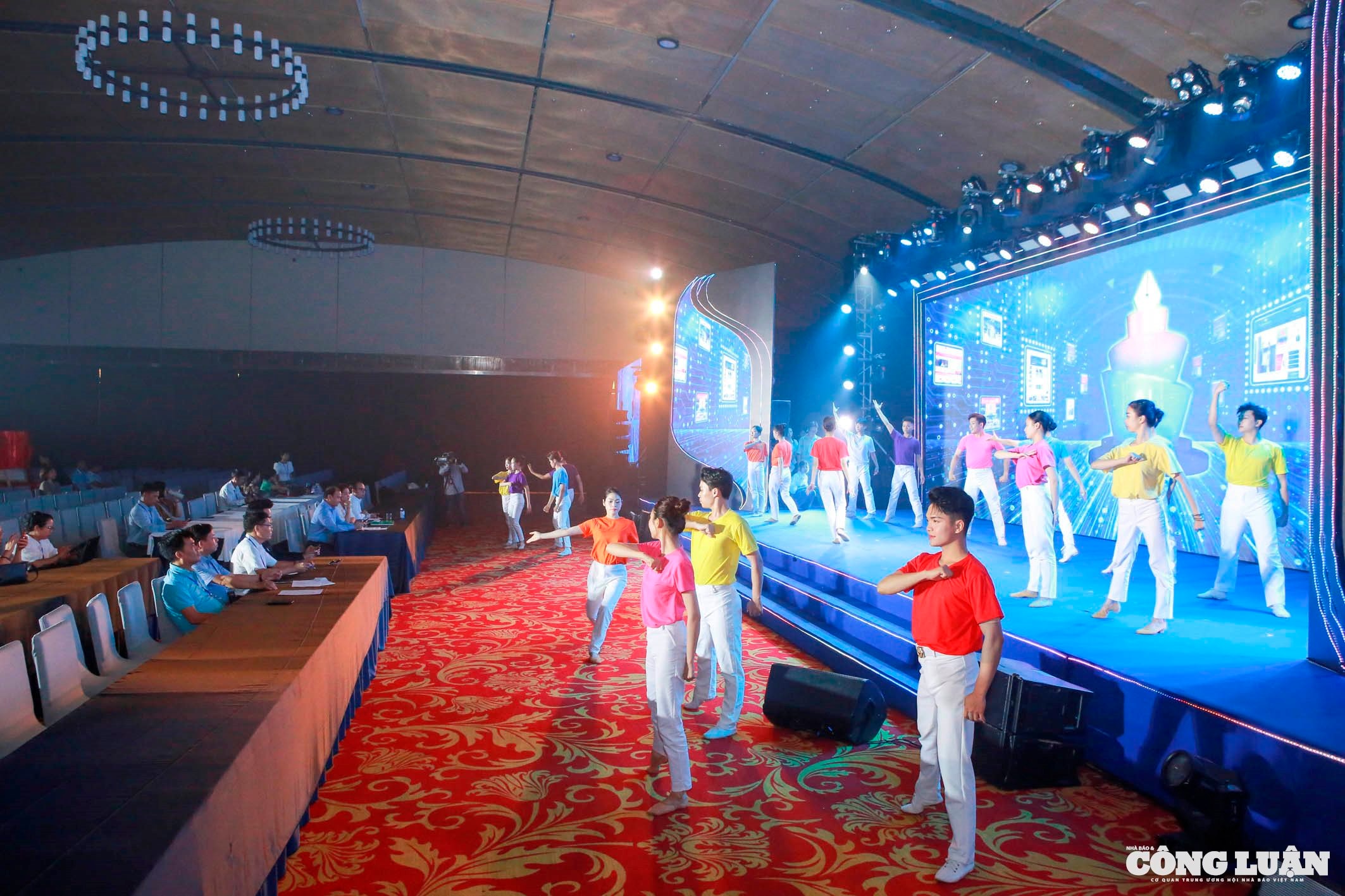 hội báo 