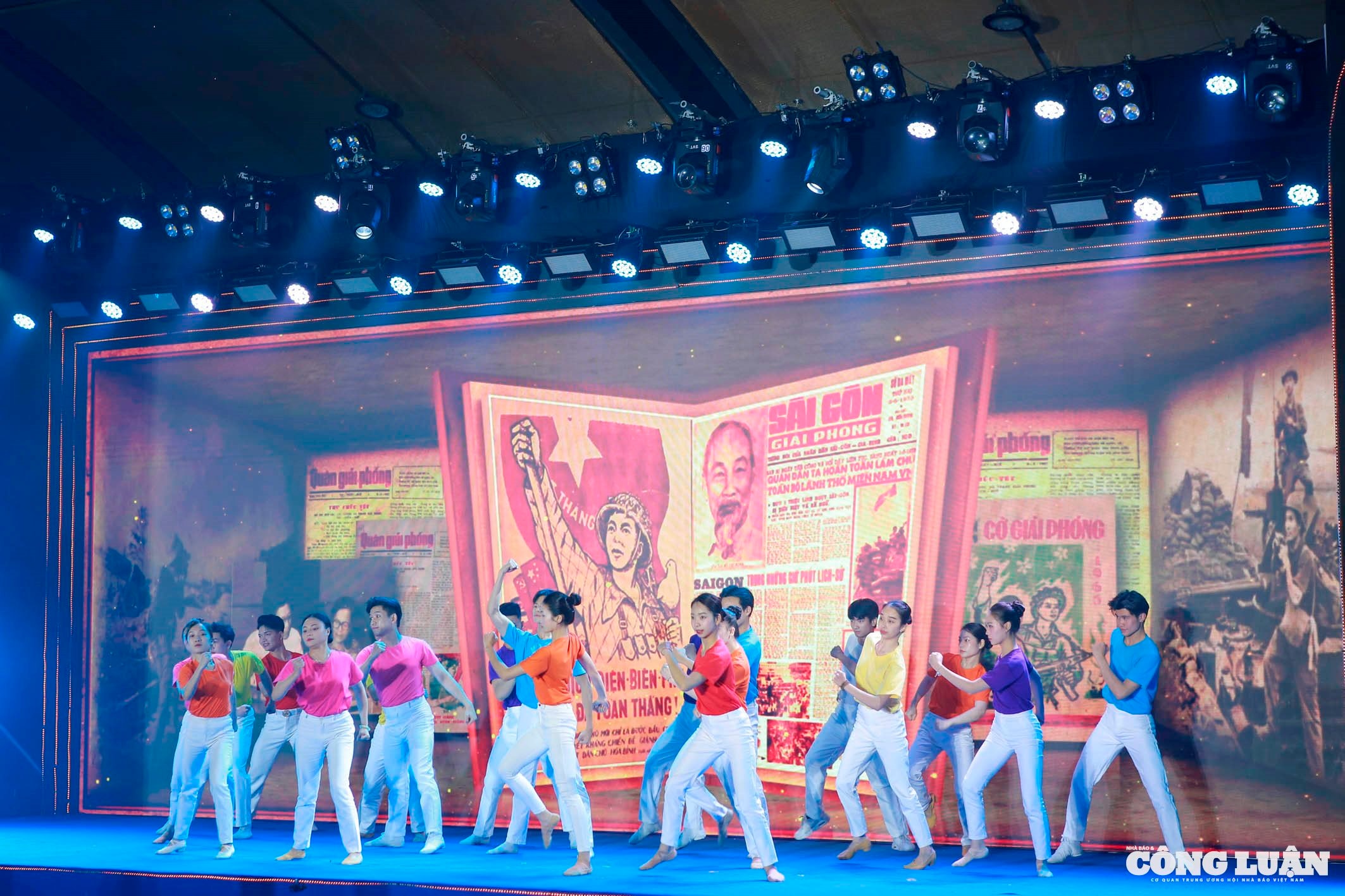 hội báo _13