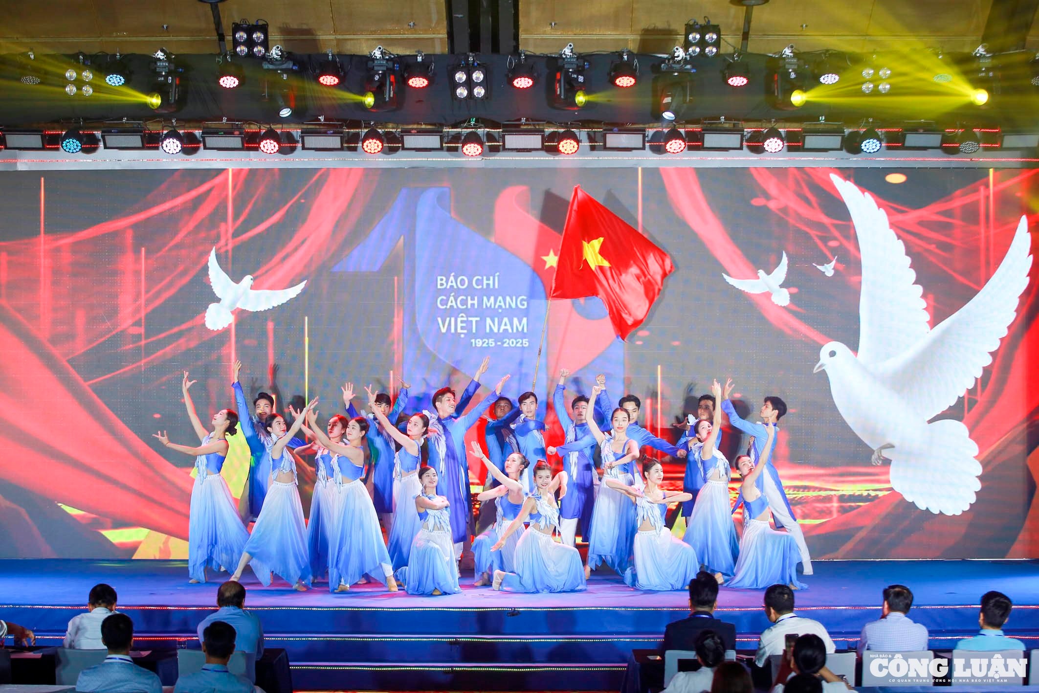 hội báo _7
