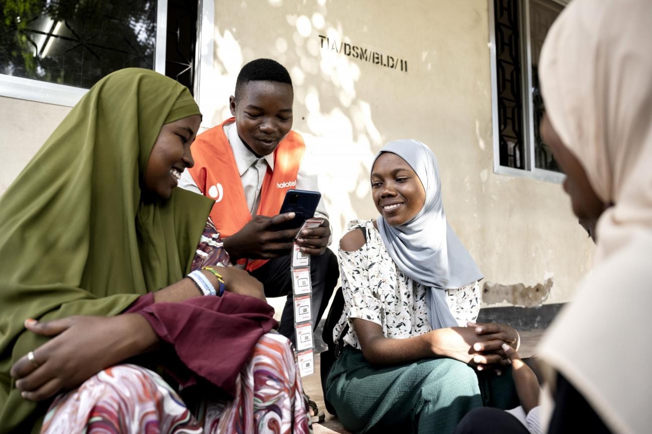 Viettel §u t° tĄi Tanzania vŰi th°Ąng hiÇu Halotel