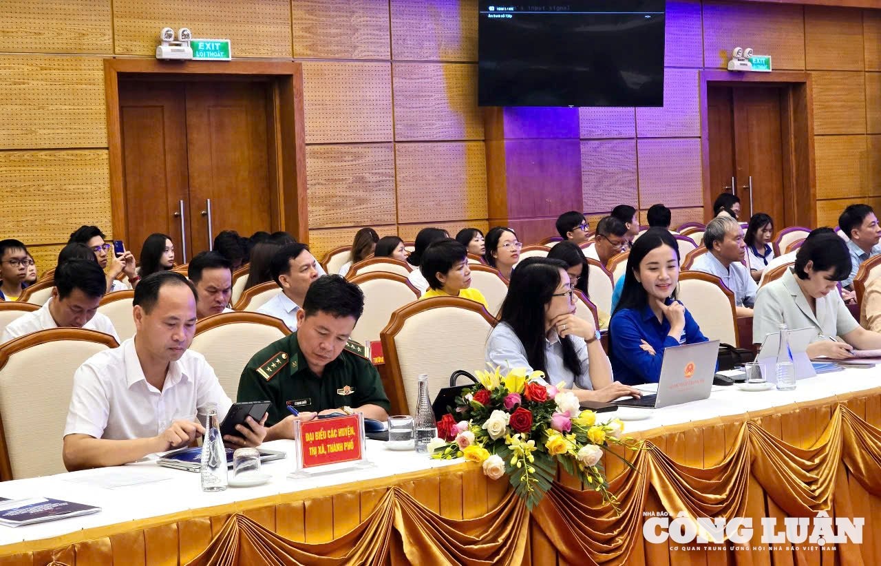 cac-dai-bieu-tham-du-hoi-nghi.jpg