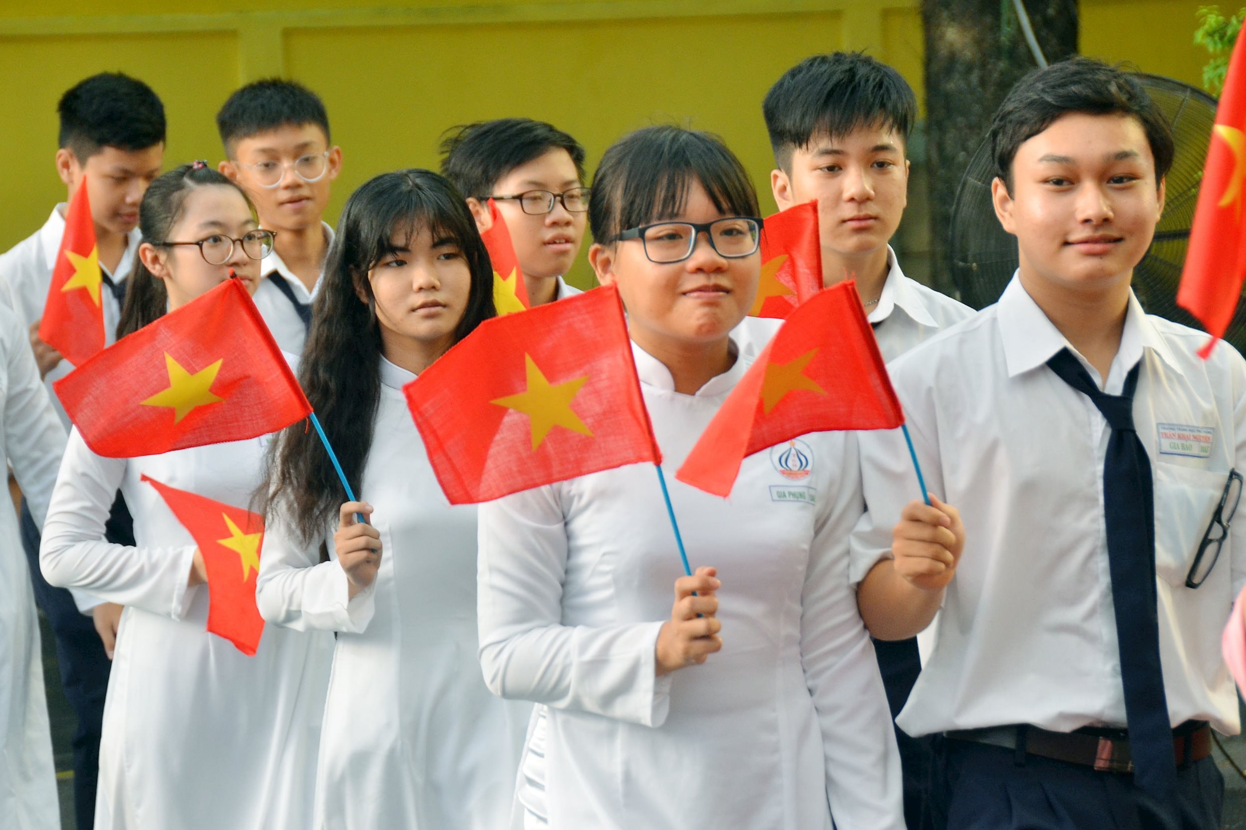 hinh-thay-vao-chot-lay-hinh-chot-ra-bia-1504972625092.jpg
