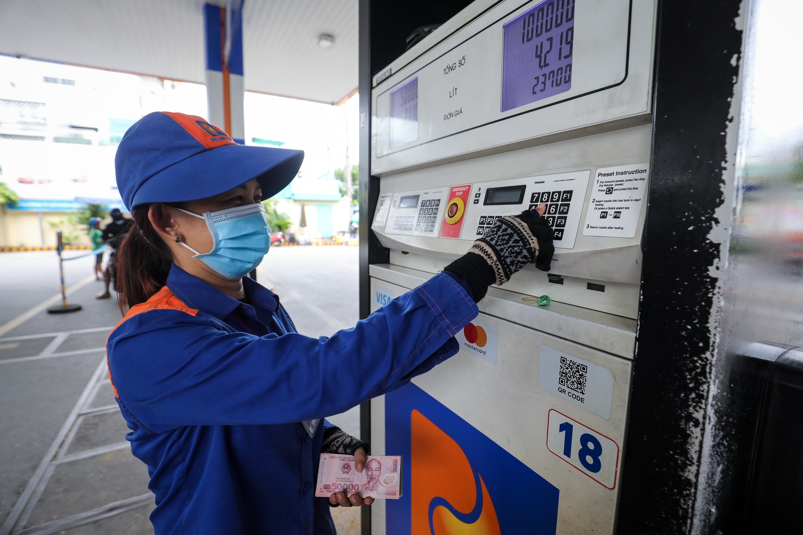 Giá xăng dầu hôm nay 20/6/2025: Giá xăng vượt mốc 21.000 đồng/lít