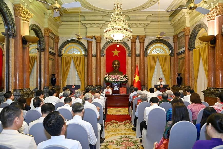 https://www.qdnd.vn/chinh-tri/tin-tuc/chu-tich-nuoc-luong-cuong-gap-mat-tuyen-duong-cac-nha-bao-nguoi-lam-bao-tieu-bieu-833596#:~:text=Quang%20c%E1%BA%A3nh%20bu%E1%BB%95i%20g%E1%BA%B7p%20m%E1%BA%B7t%2C%20tuy%C3%AAn%20d%C6%B0%C6%A1ng.