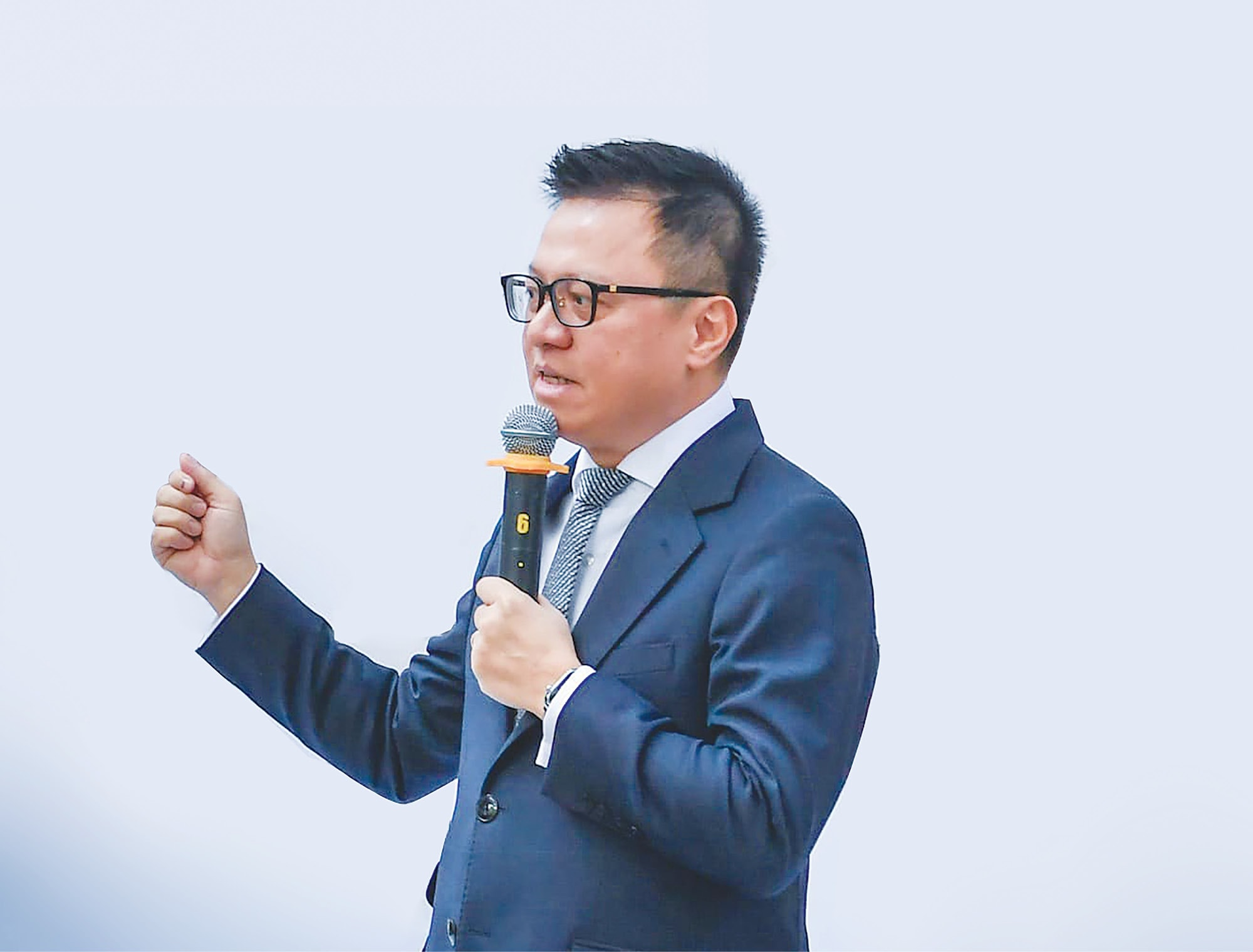 Nhà báo Lê Quốc Minh - Uỷ viên TW Đảng, Tổng Biên tập Báo Nhân Dân, Phó Trưởng ban Tuyên giáo và Dân vận Trung ương, Chủ tịch Hội Nhà báo Việt Nam: Nghị quyết 57 đã cởi trói mọi nguồn lực, giải tỏa mọi băn khoăn, dè dặt trong các tòa soạn! 